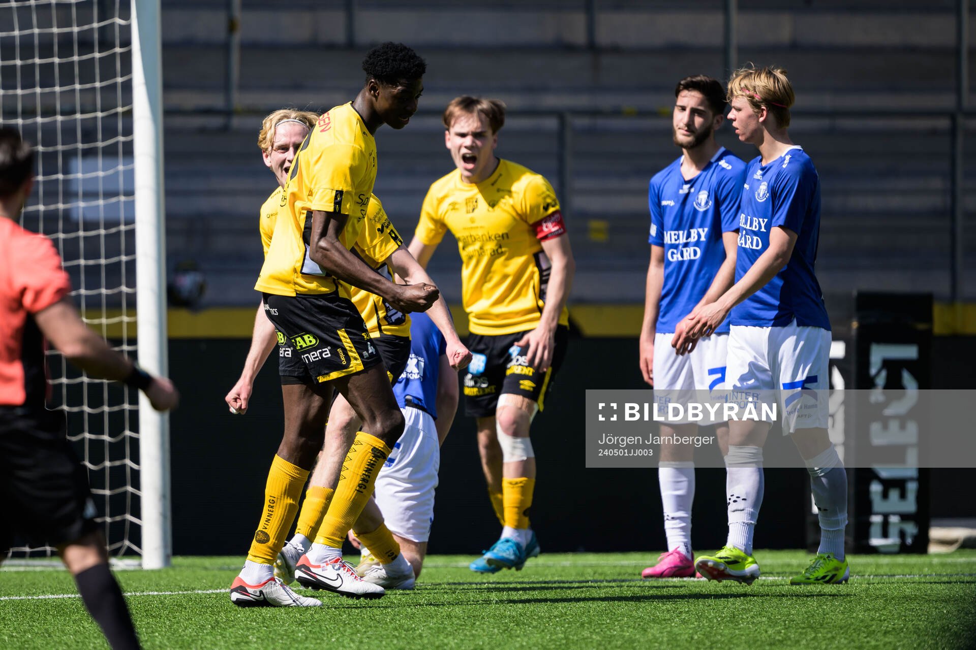 Elfsborgs Mohammed Rufai jublar efter 1-0 under fotbollsmatchen i P19 Superettan Södra mellan Elfsborg och Trelleborg den 1 maj 2024 i Borås.