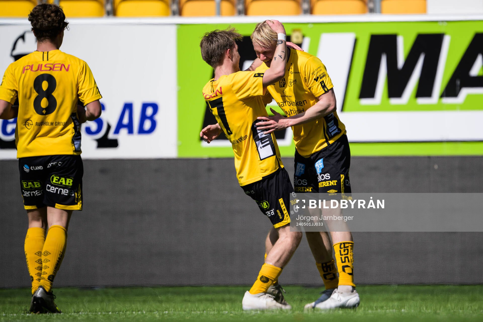 Elfsborgs Theo Eliasson och Felix Älverdal jublar