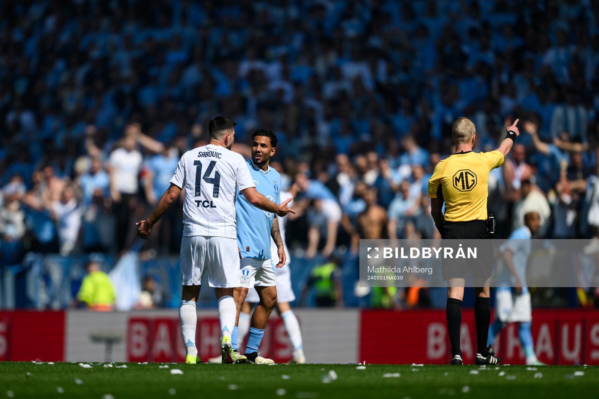 Djurgårdens Besard Sabovic och Malmö FFs Sergio Pena
