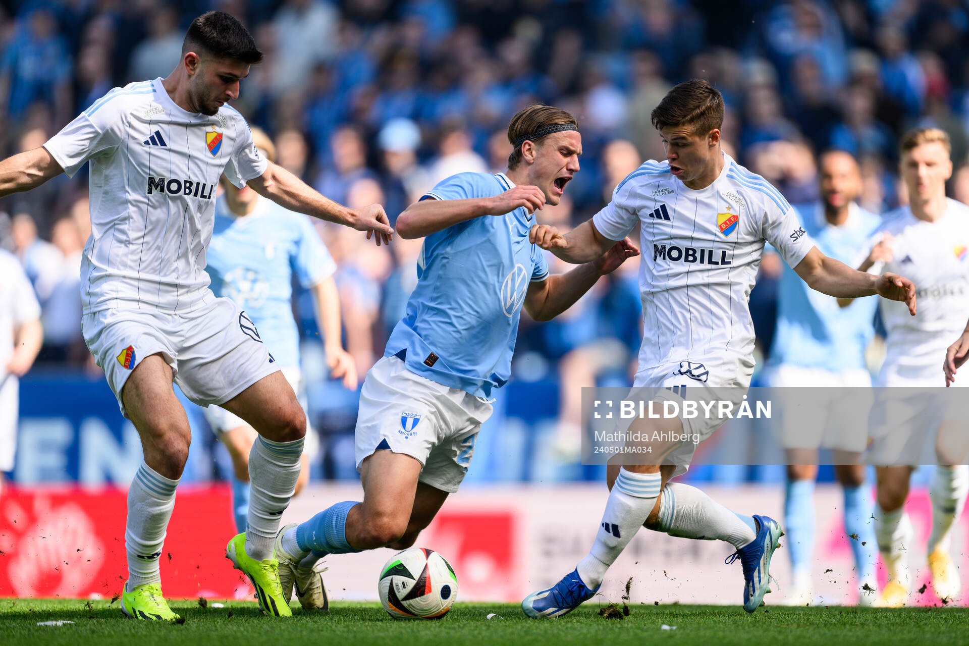 Djurgårdens Besard Sabovic och Samuel Dahl mot Malmö FFs