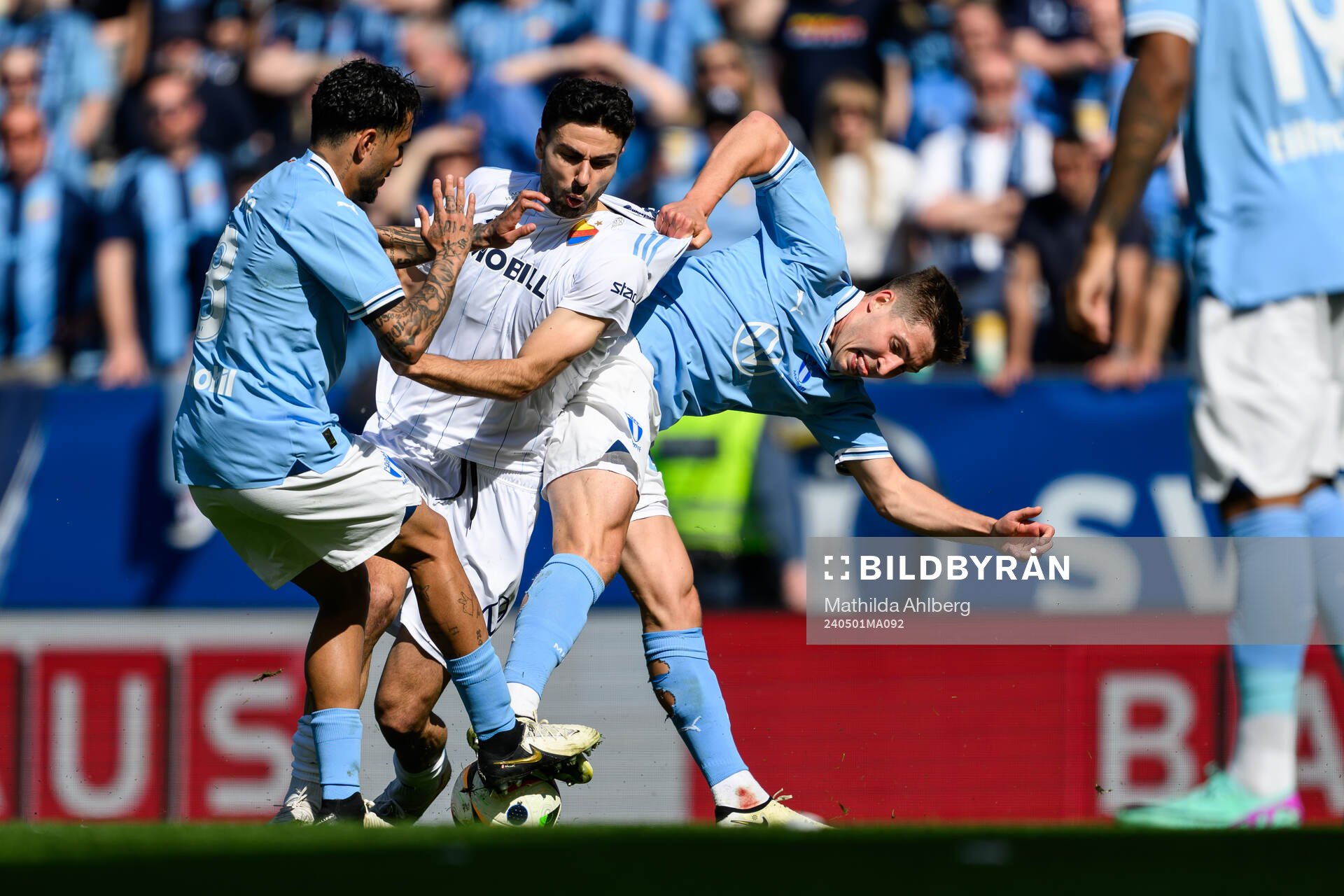 Malmö FFs Sergio Pena Flores och Lasse Berg Johnsen mot