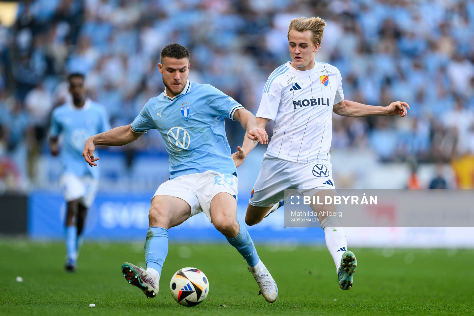 Malmö FFs Gabriel Dal Toe Busanello och Djurgårdens Oskar
