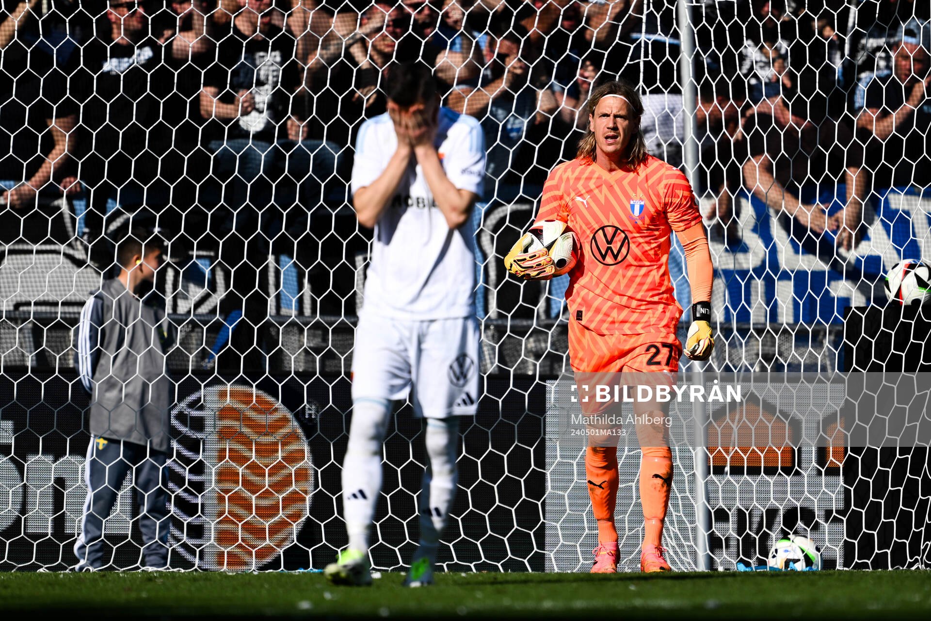 Malmö FFs målvakt Johan Dahlin jublar samtidigt som