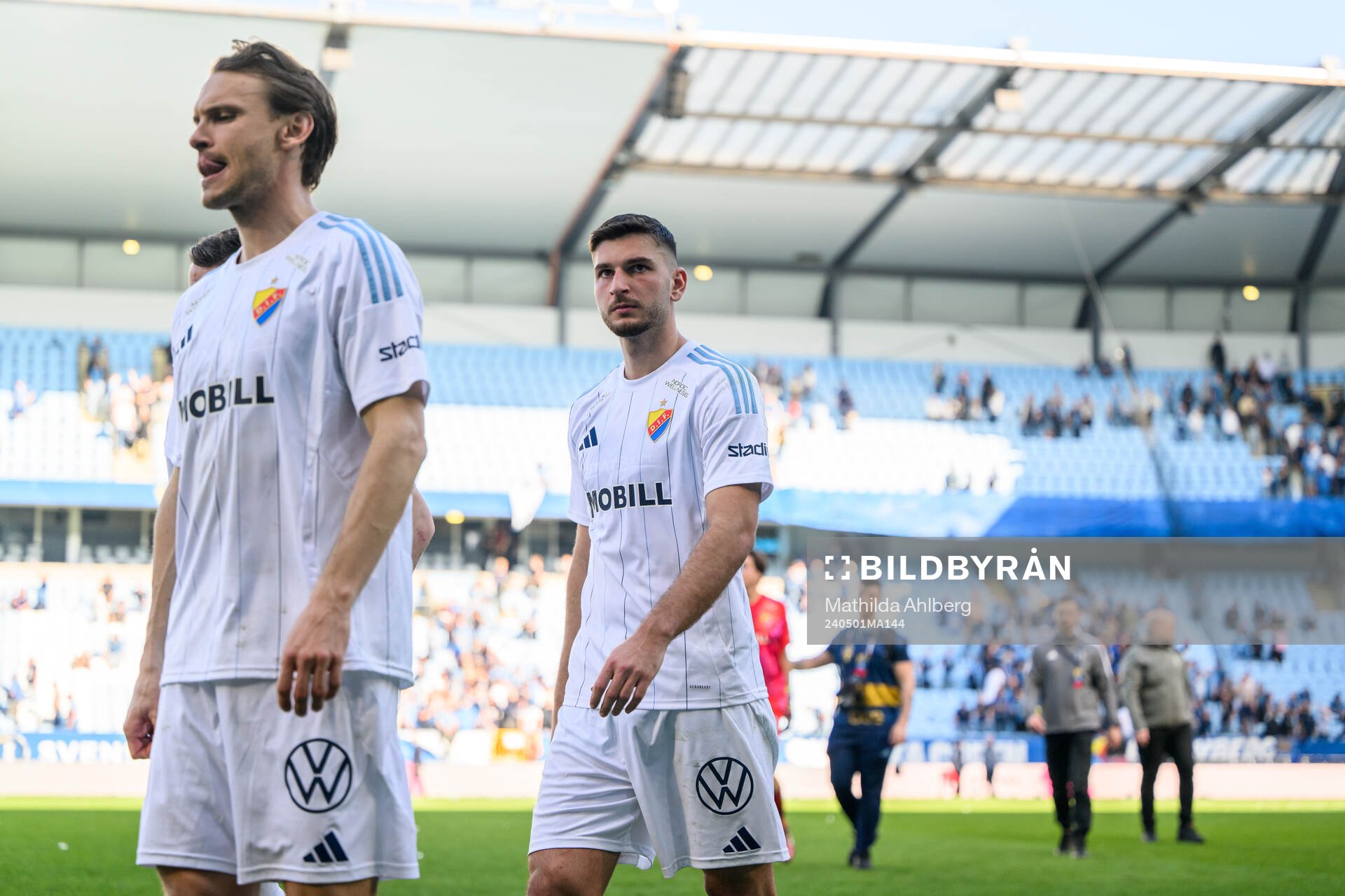 Djurgårdens Albin Ekdal och Besard Sabovic deppar