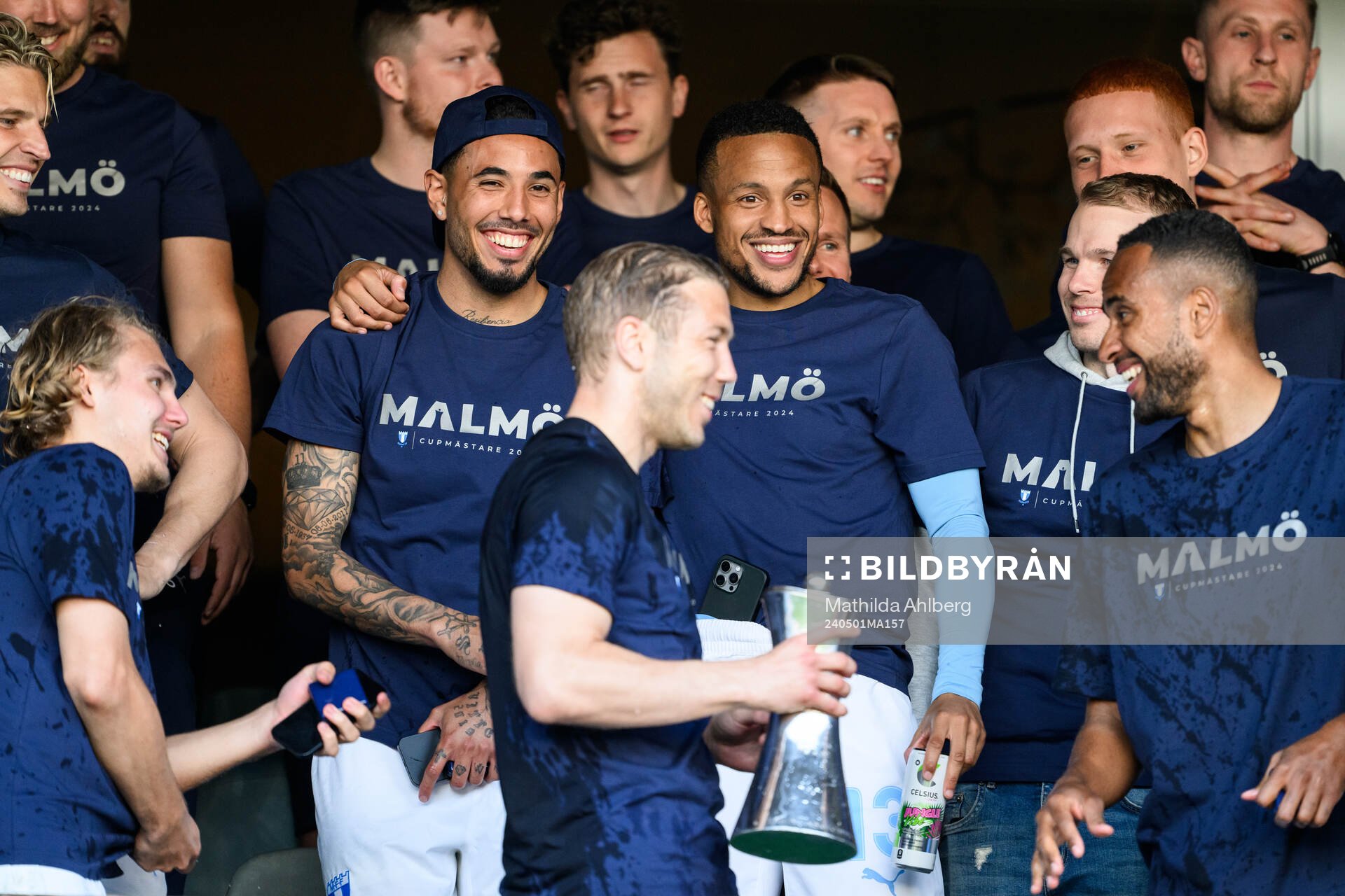 Malmö FFs Sergio Pena Flores och Martin Olsson jublar