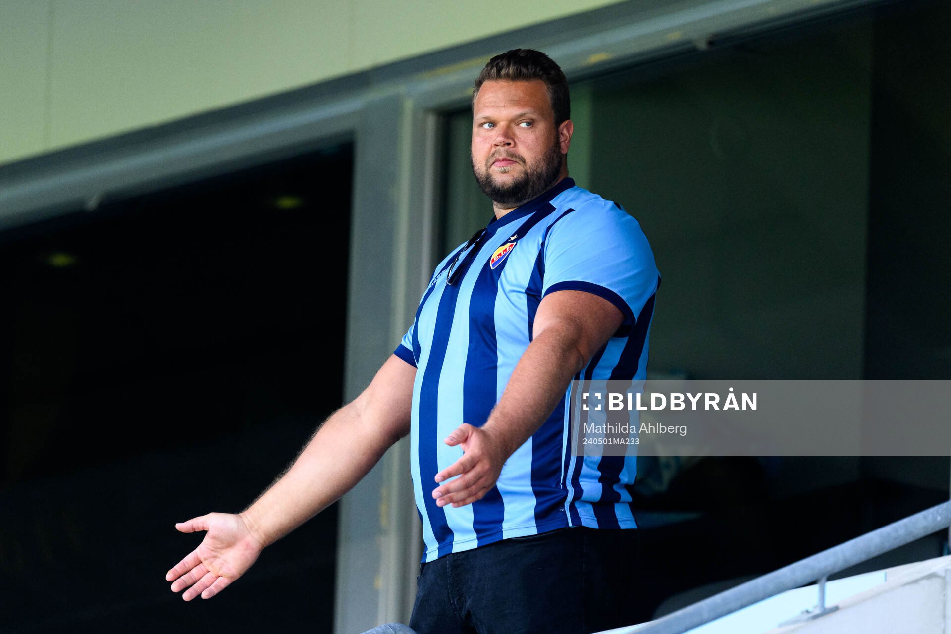 Daniel Ståhl på läktaren under finalen i Svenska Cupen mellan Malmö FF och Djurgården den 1 maj 2024 i Malmö. 