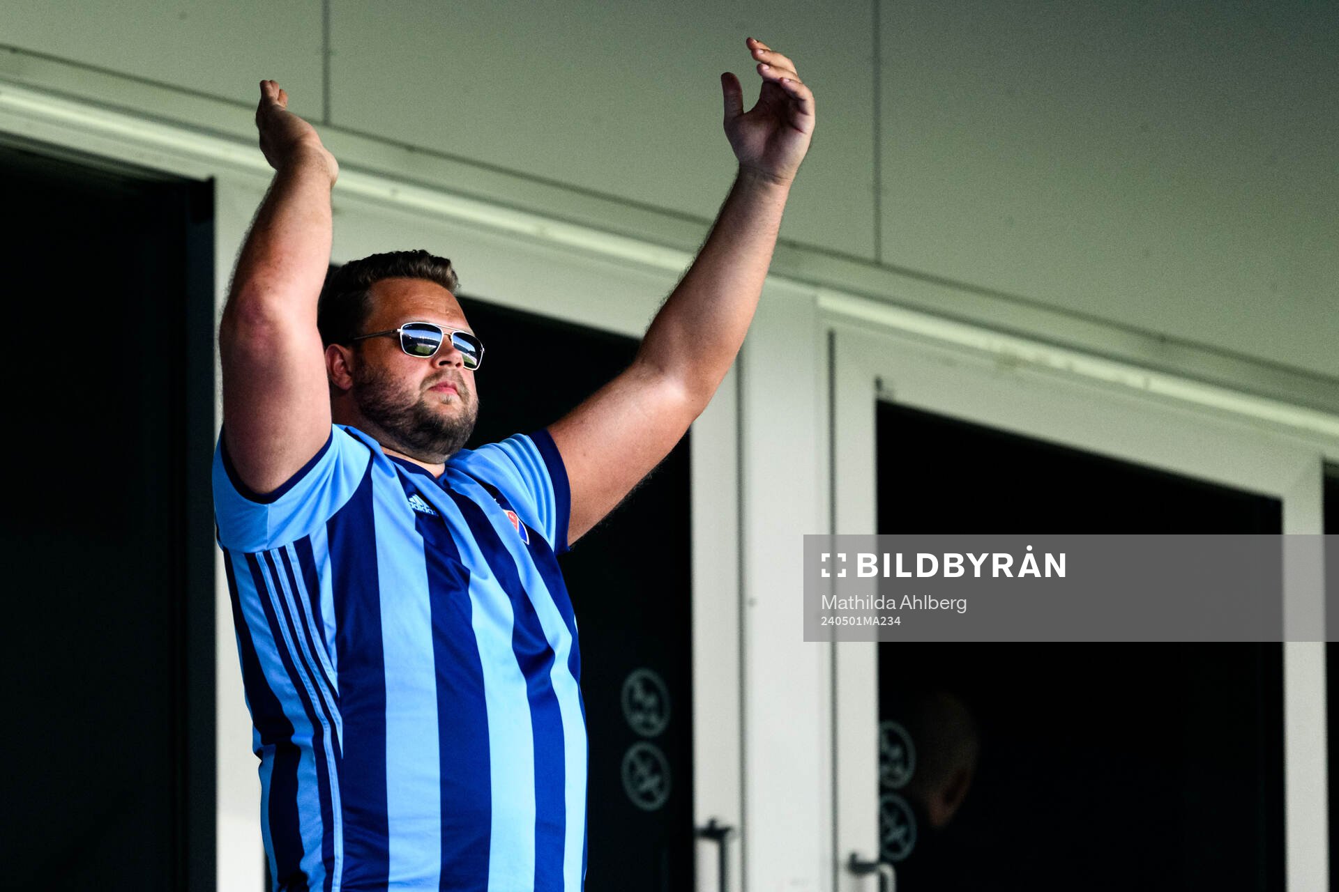 Daniel Ståhl på läktaren under finalen i Svenska Cupen mellan Malmö FF och Djurgården den 1 maj 2024 i Malmö. 