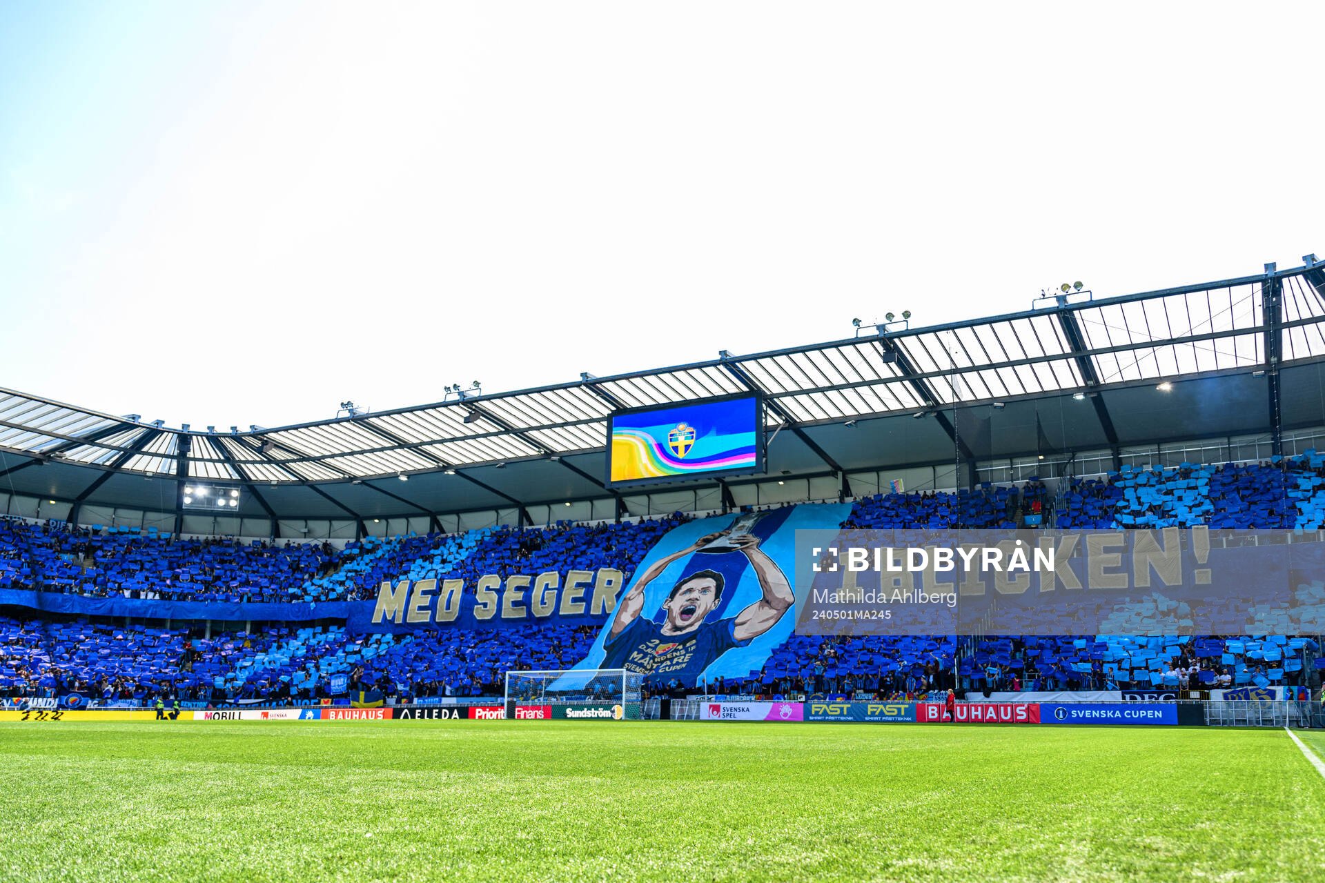 Djurgårdens supportrar med tifo