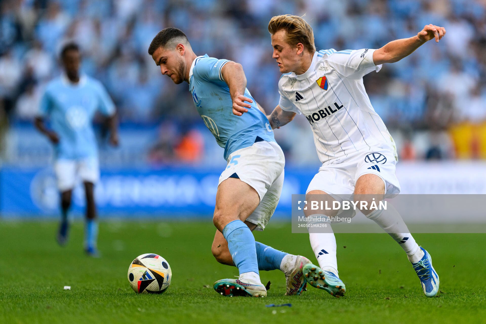 Malmö FFs Gabriel Dal Toe Busanello och Djurgårdens Oskar