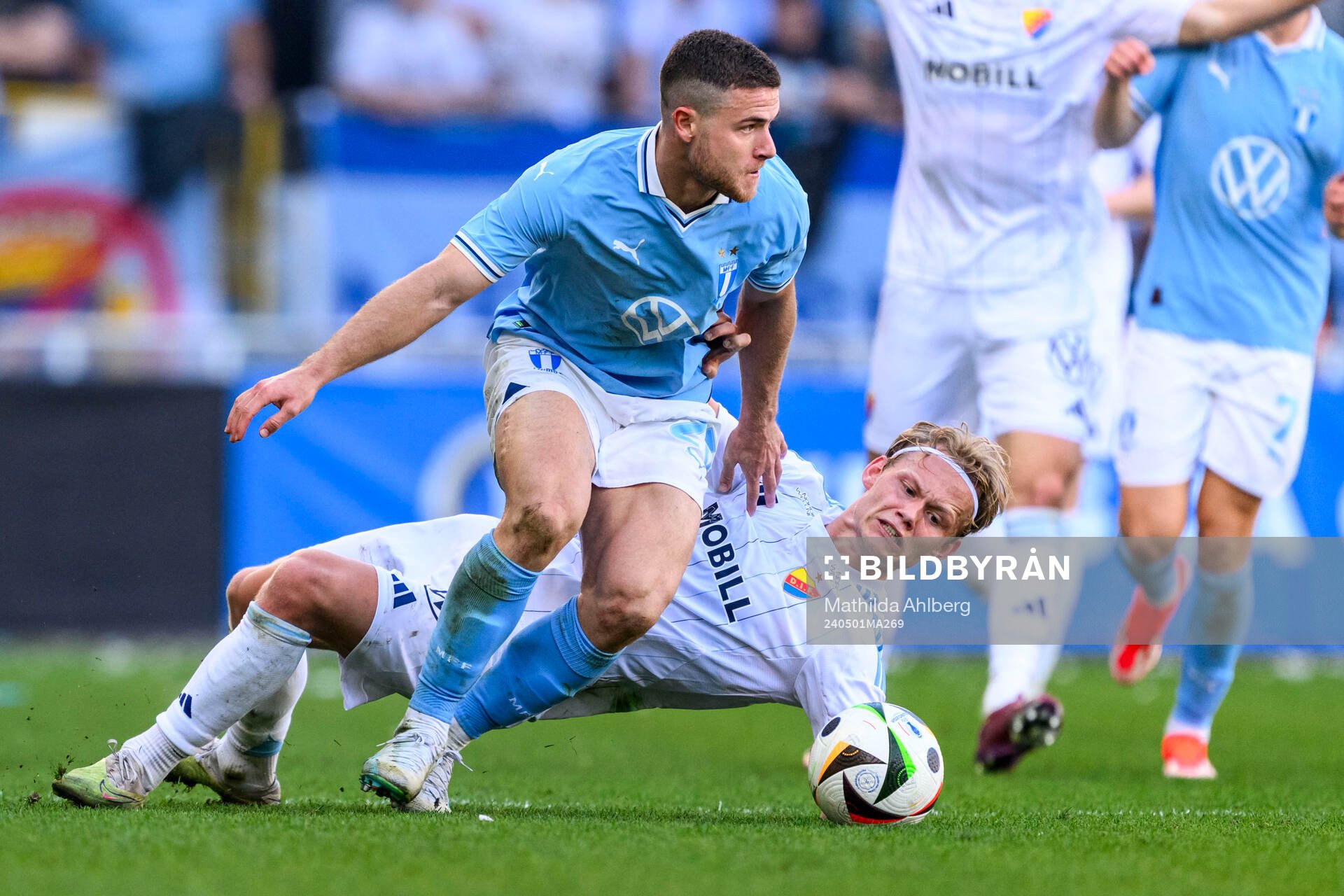 Djurgårdens Tobias Gulliksen och Malmö FFs Gabriel Dal