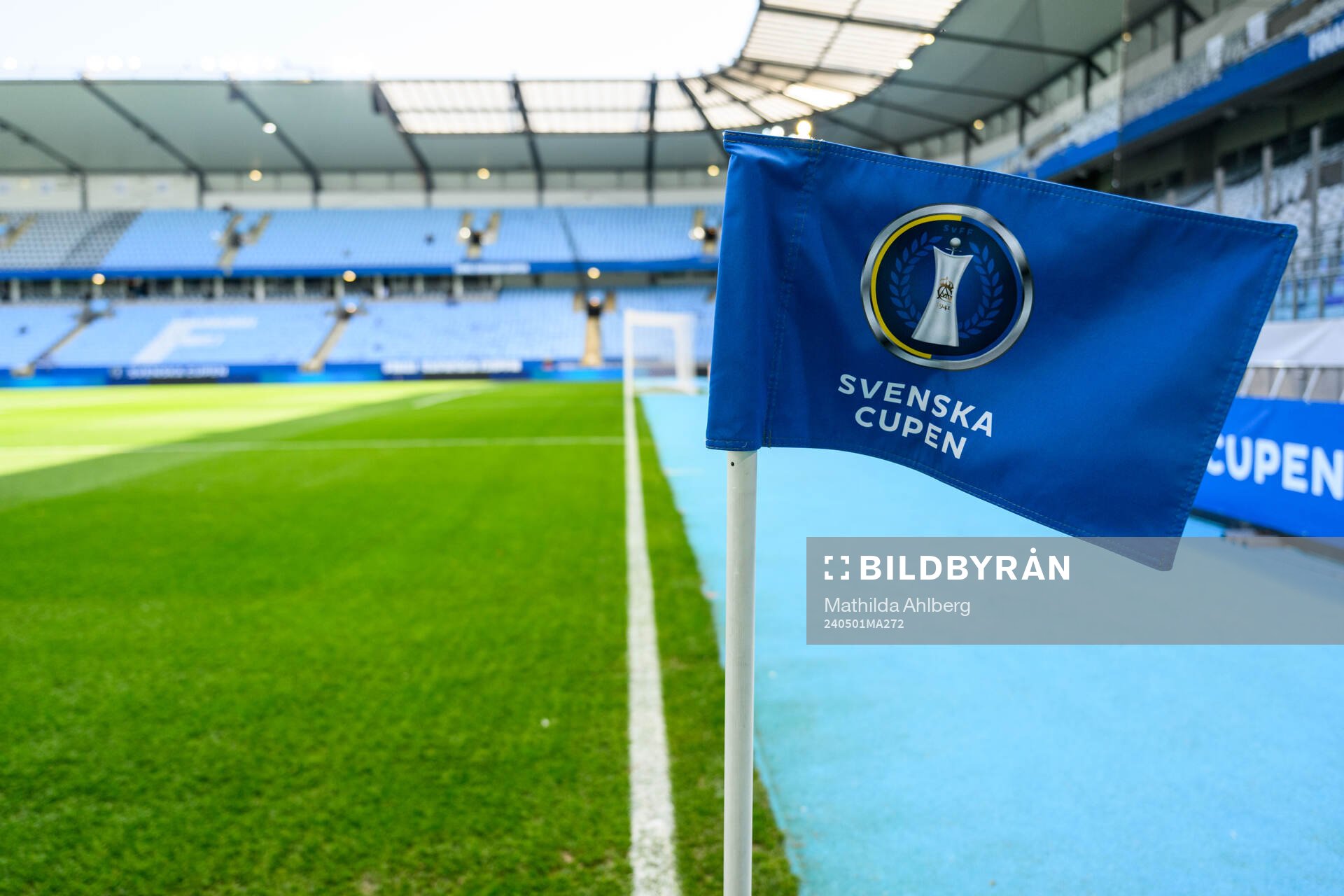 En hörnflagga med svenska cupens logotyp under finalen i Svenska Cupen mellan Malmö FF och Djurgården den 1 maj 2024 i Malmö.