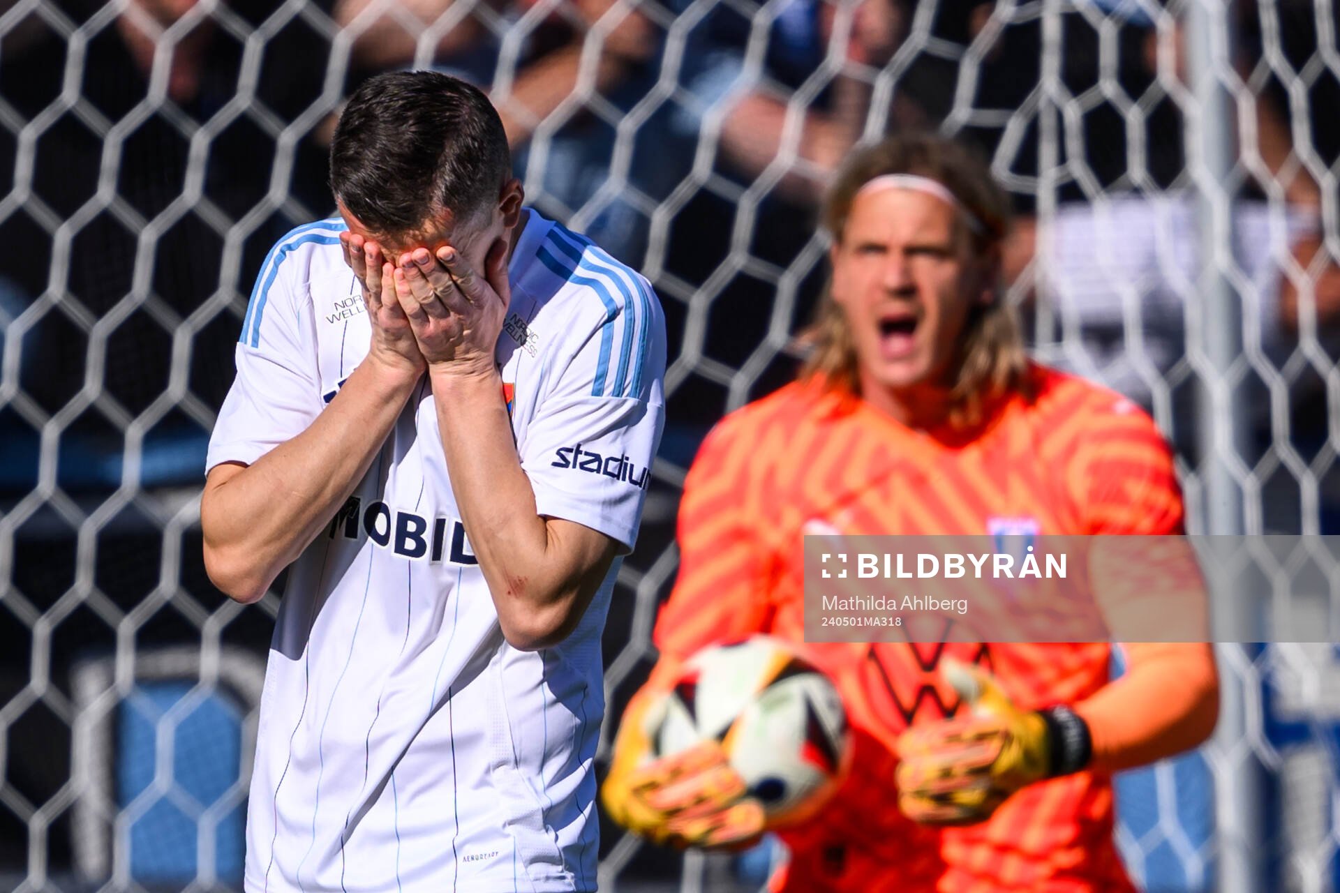Djurgårdens Haris Radetinac deppar och Malmö FFs målvakt