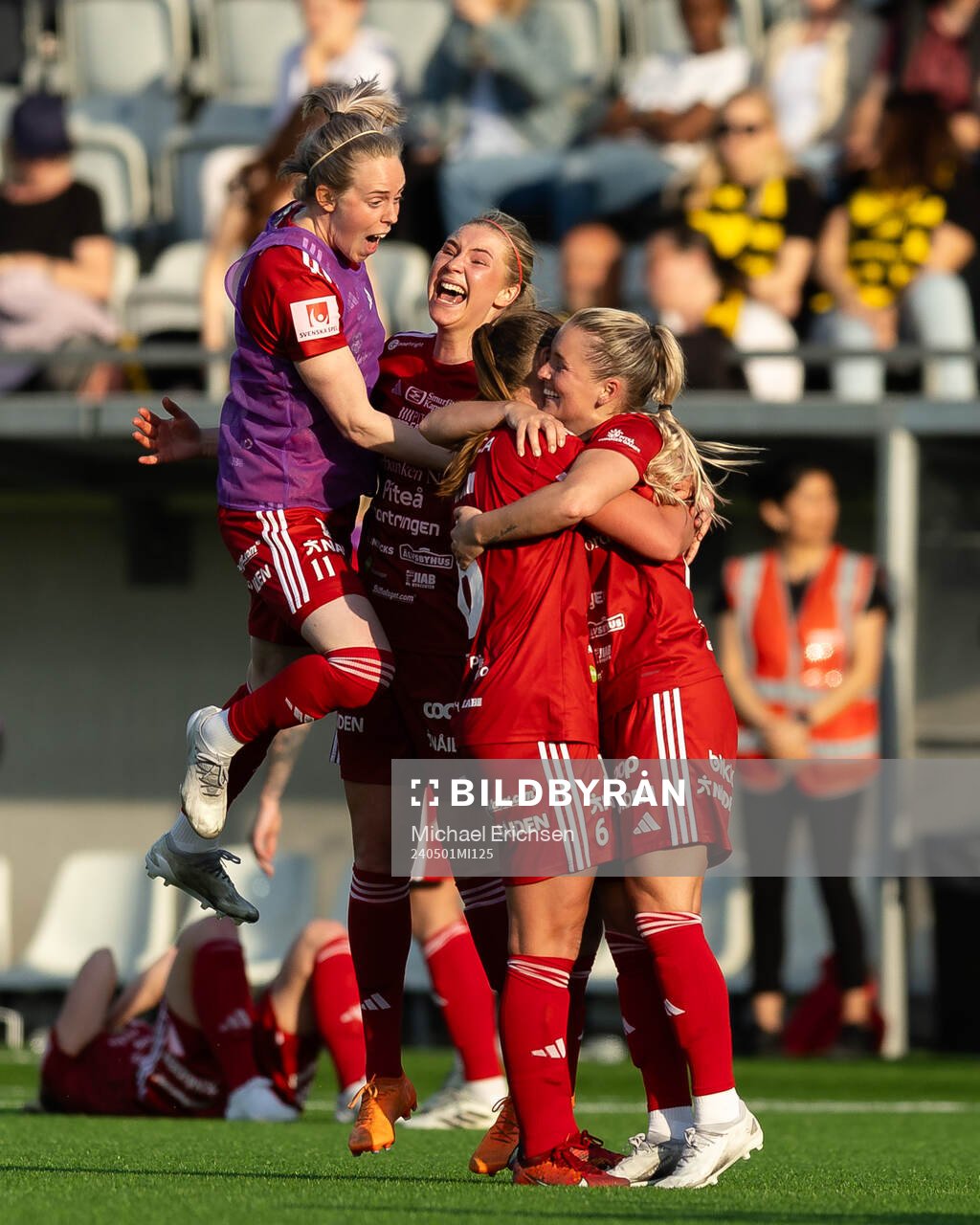 Piteås spelare jublar efter finalen i Svenska Cupen mellan Häcken och Piteå den 1 maj 2024 i Göteborg. 