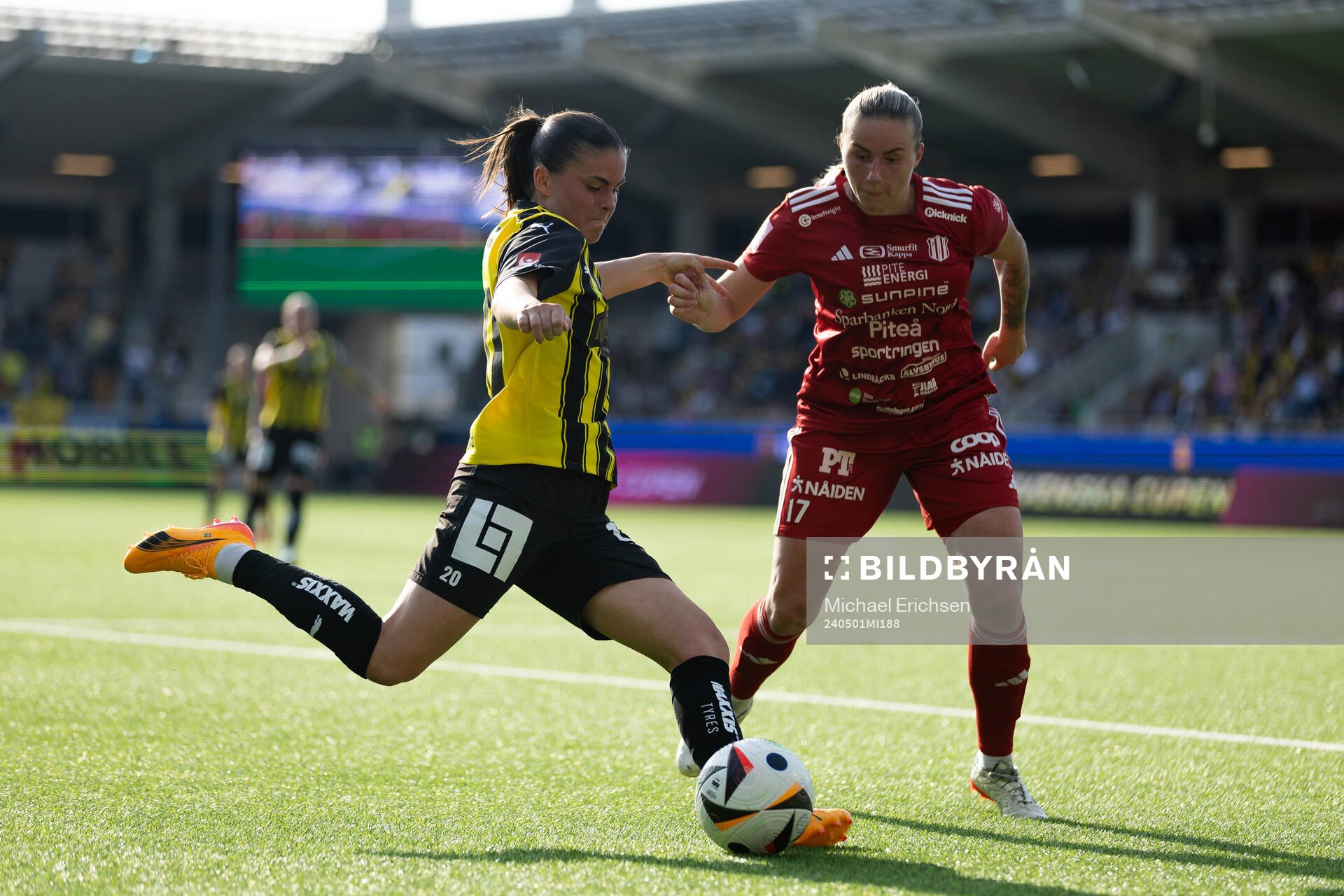 Häckens Hanna Wijk och Piteås Wilma Carlsson