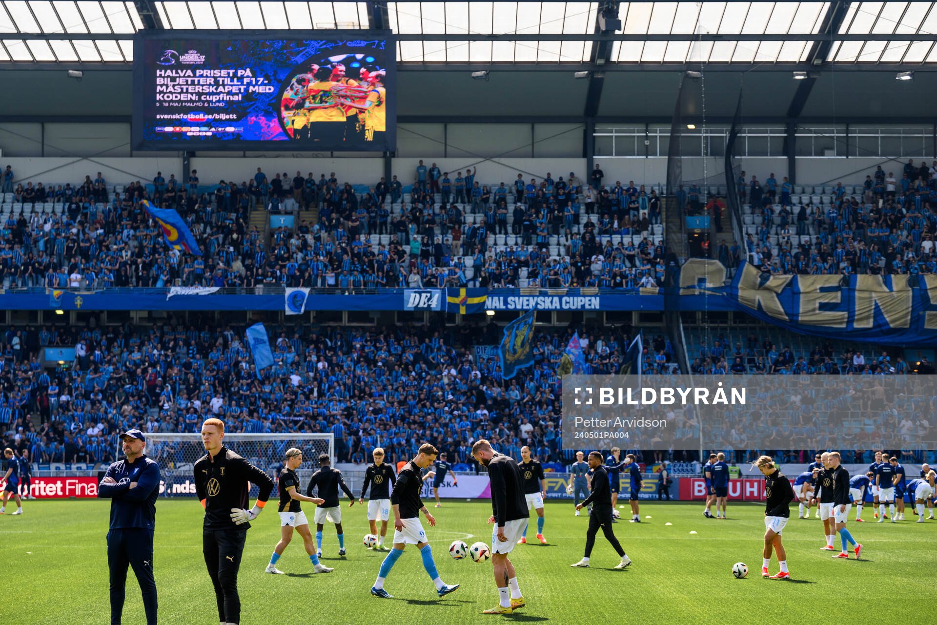 Malmö FFs spelare värmer upp
