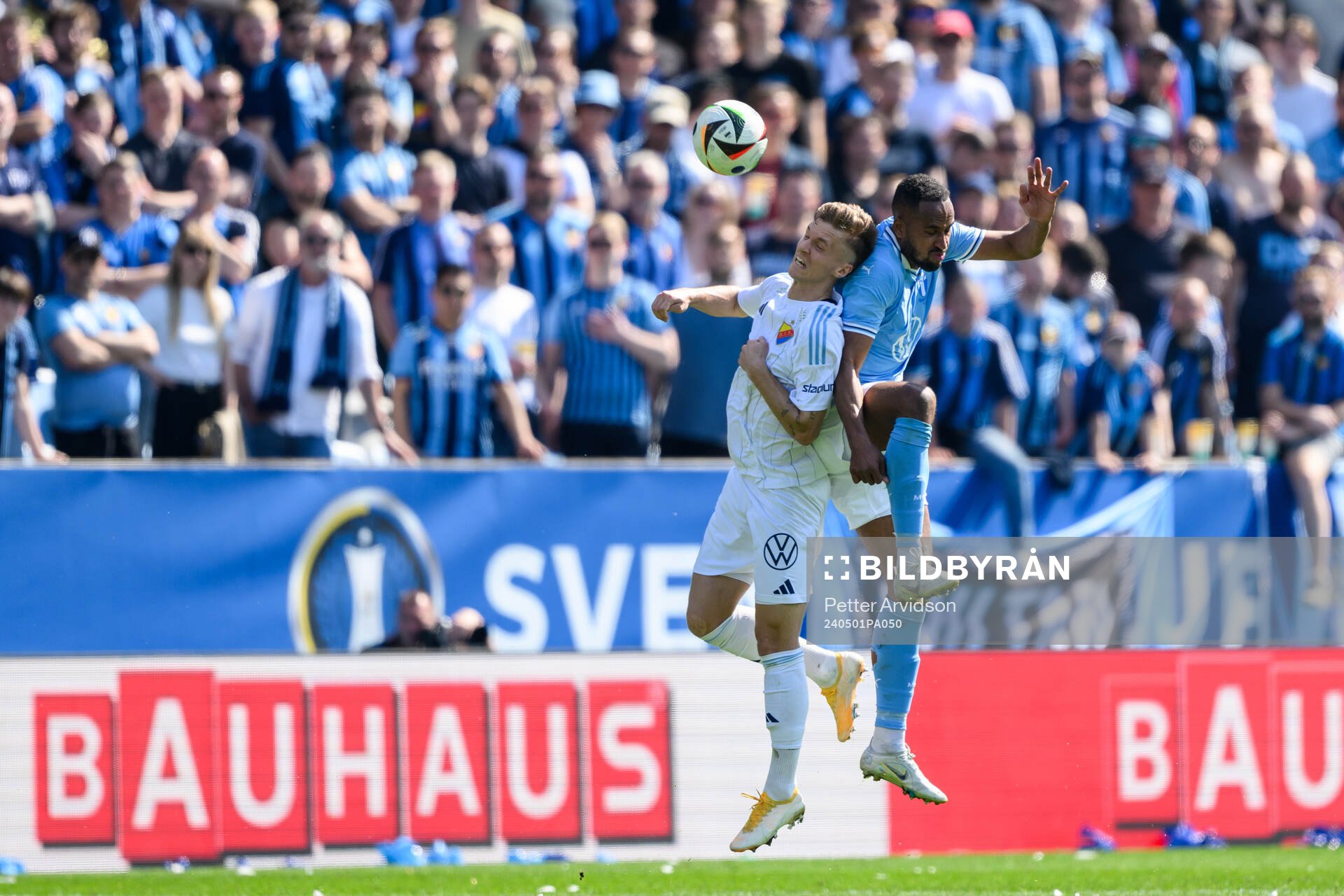 Djurgårdens Samuel Leach Holm och Malmö FFs Isaac Thelin