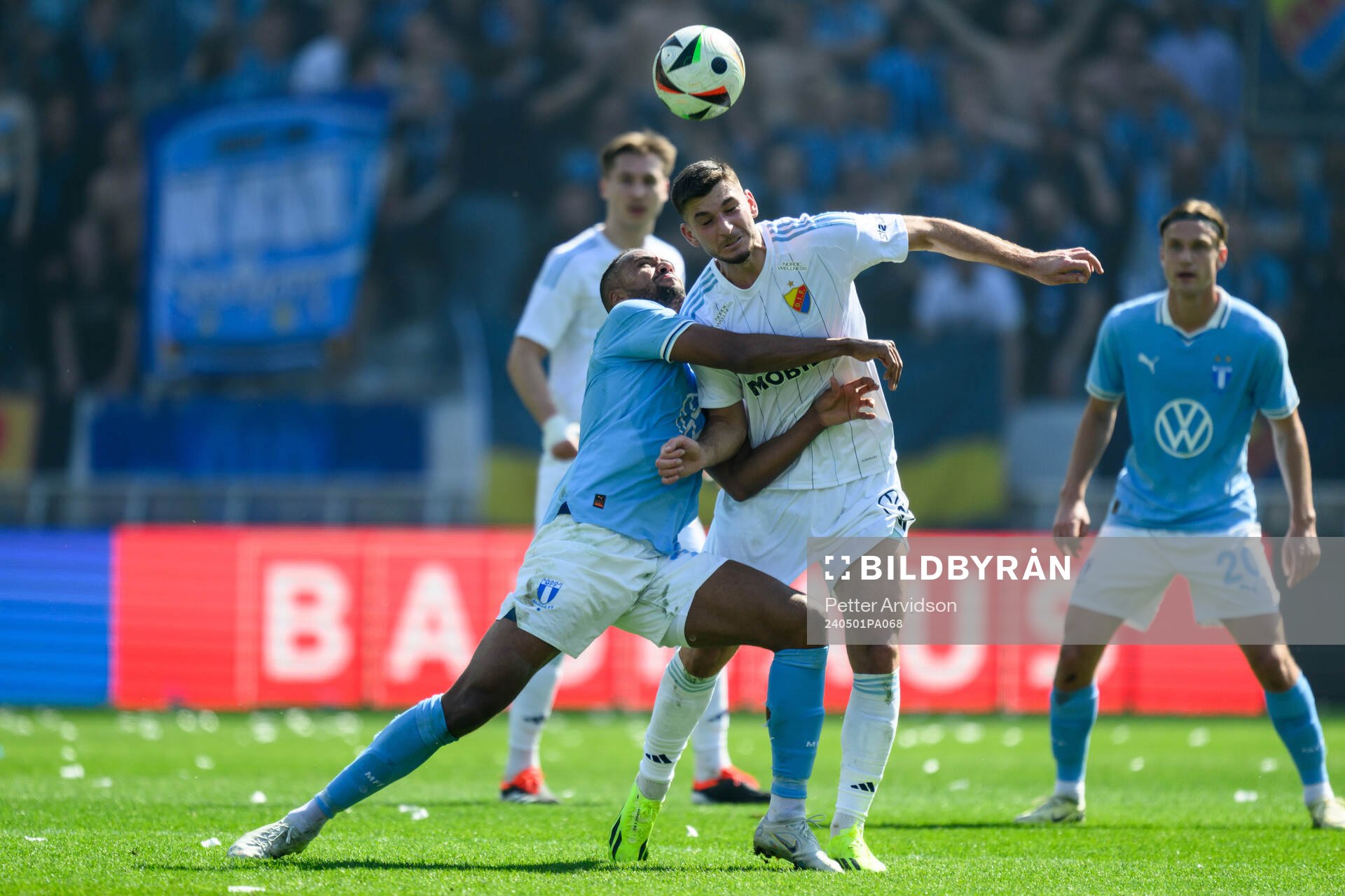 Malmö FFs Isaac Thelin och Djurgårdens Besard Sabovic