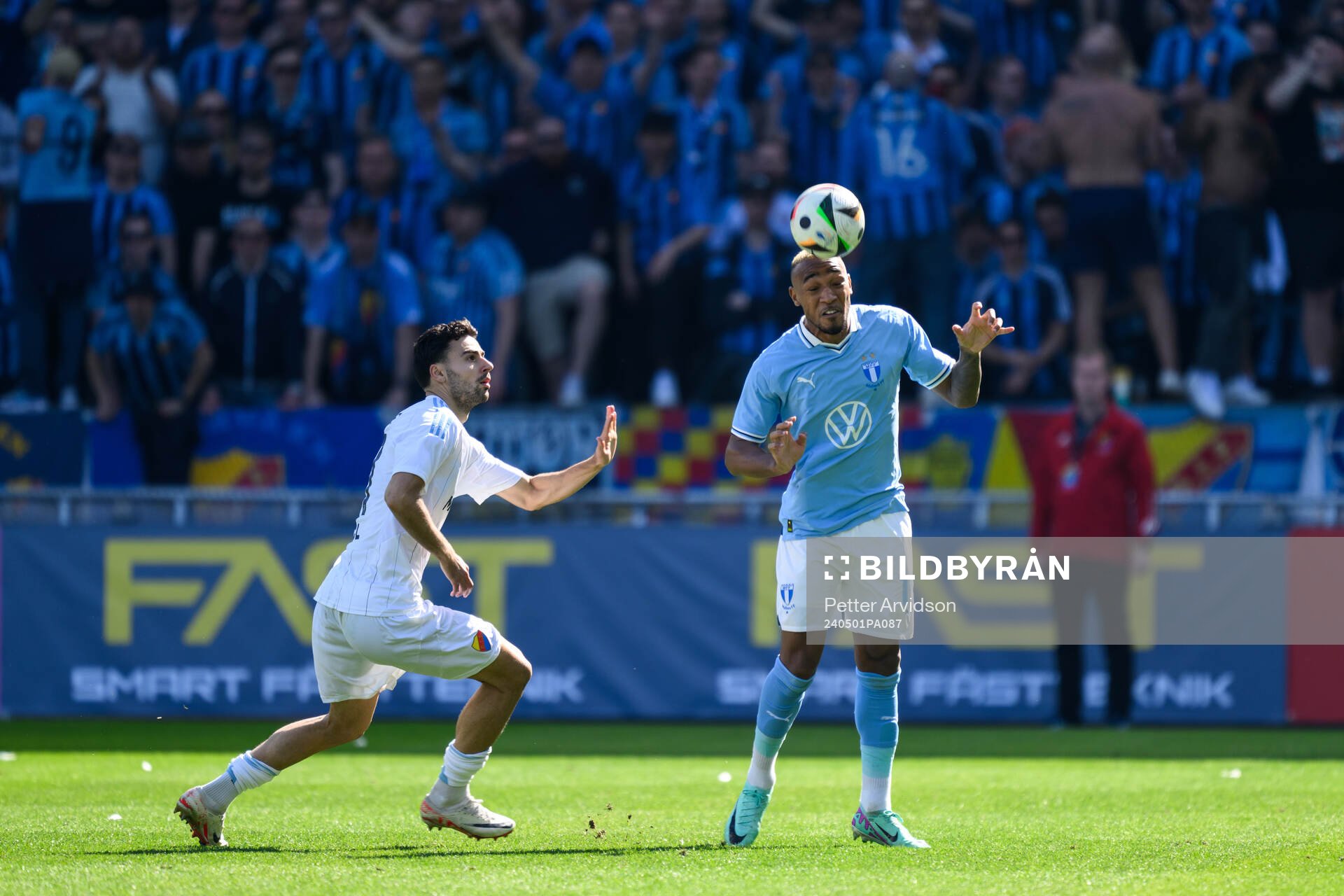 Djurgårdens Deniz Hummet  och Malmö FFs Derek Cornelius