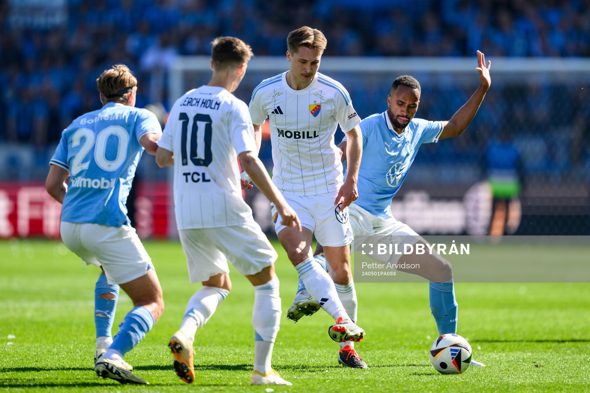 Djurgårdens Miro Tenho och Malmö FFs Isaac Thelin