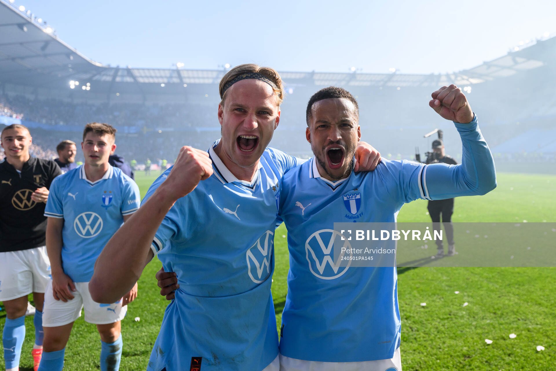 Malmö FFs Erik Botheim och Martin Olsson jublar