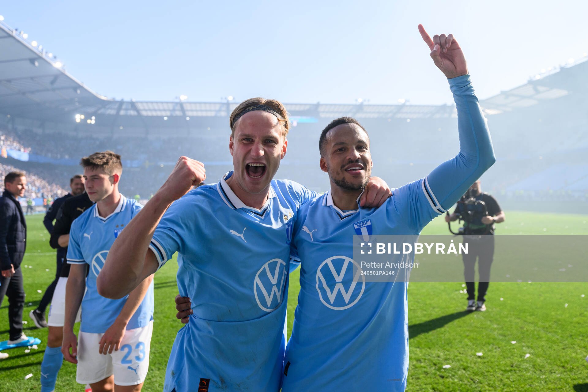 Malmö FFs Erik Botheim och Martin Olsson jublar