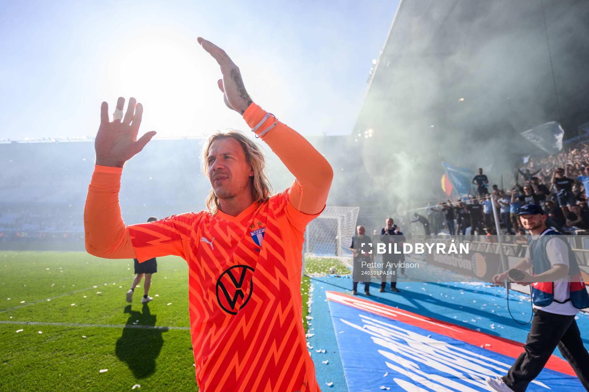 Malmö FFs målvakt Johan Dahlin jublar