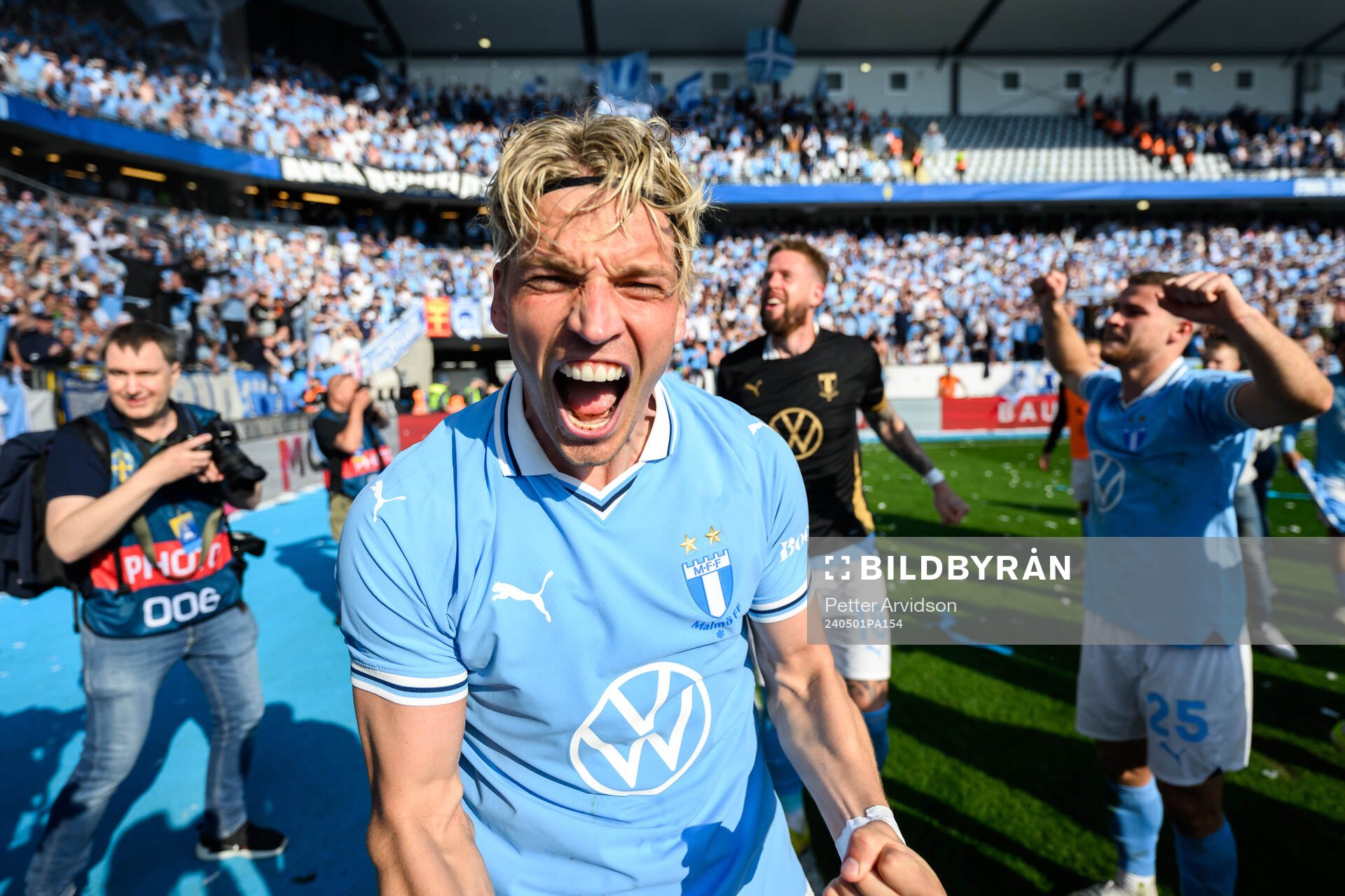 Malmö FFs Jens Stryger Larsen jublar