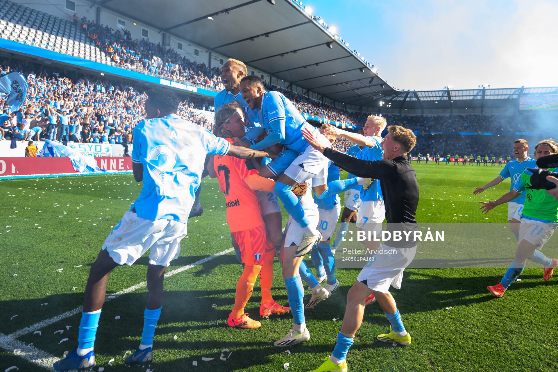 Malmö FFs målvakt Johan Dahlin, Derek Cornelius och