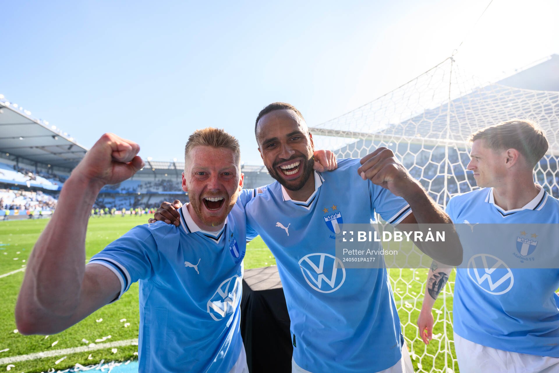 Malmö FFs Anders Christiansen och Isaac Thelin jublar