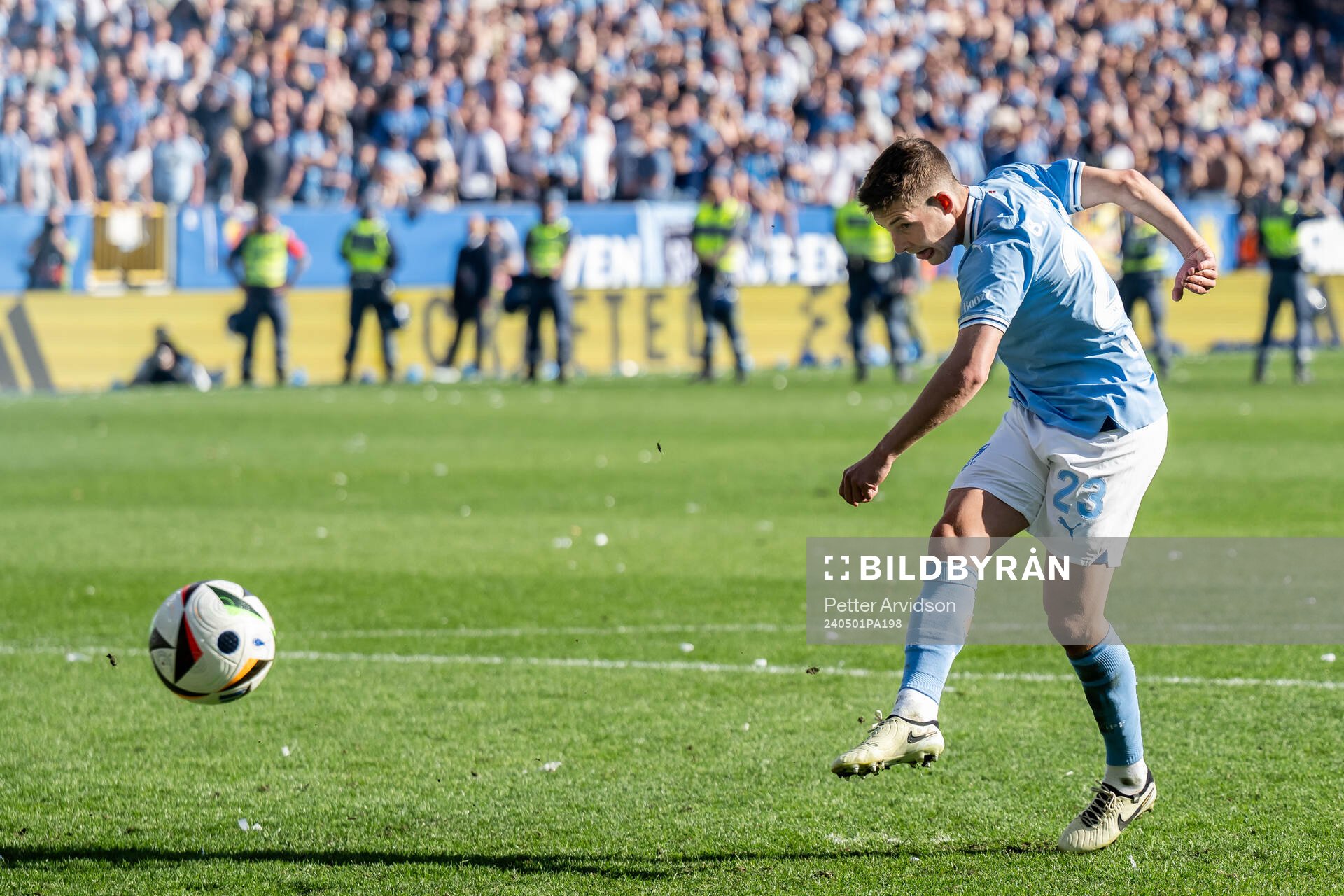 Malmö FFs Lasse Berg Johnsen skjuter in