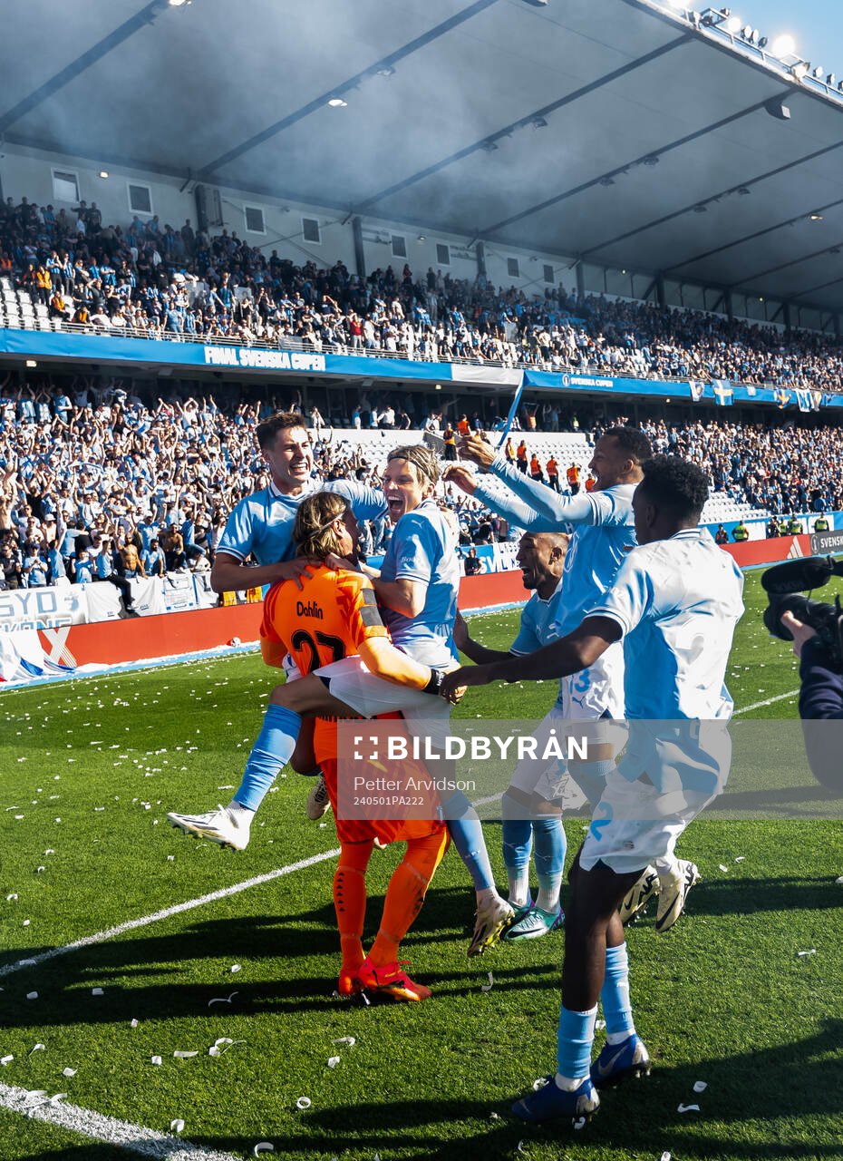 Malmö FFs Lasse Berg Johnsen, målvakt Johan Dahlin, Jens