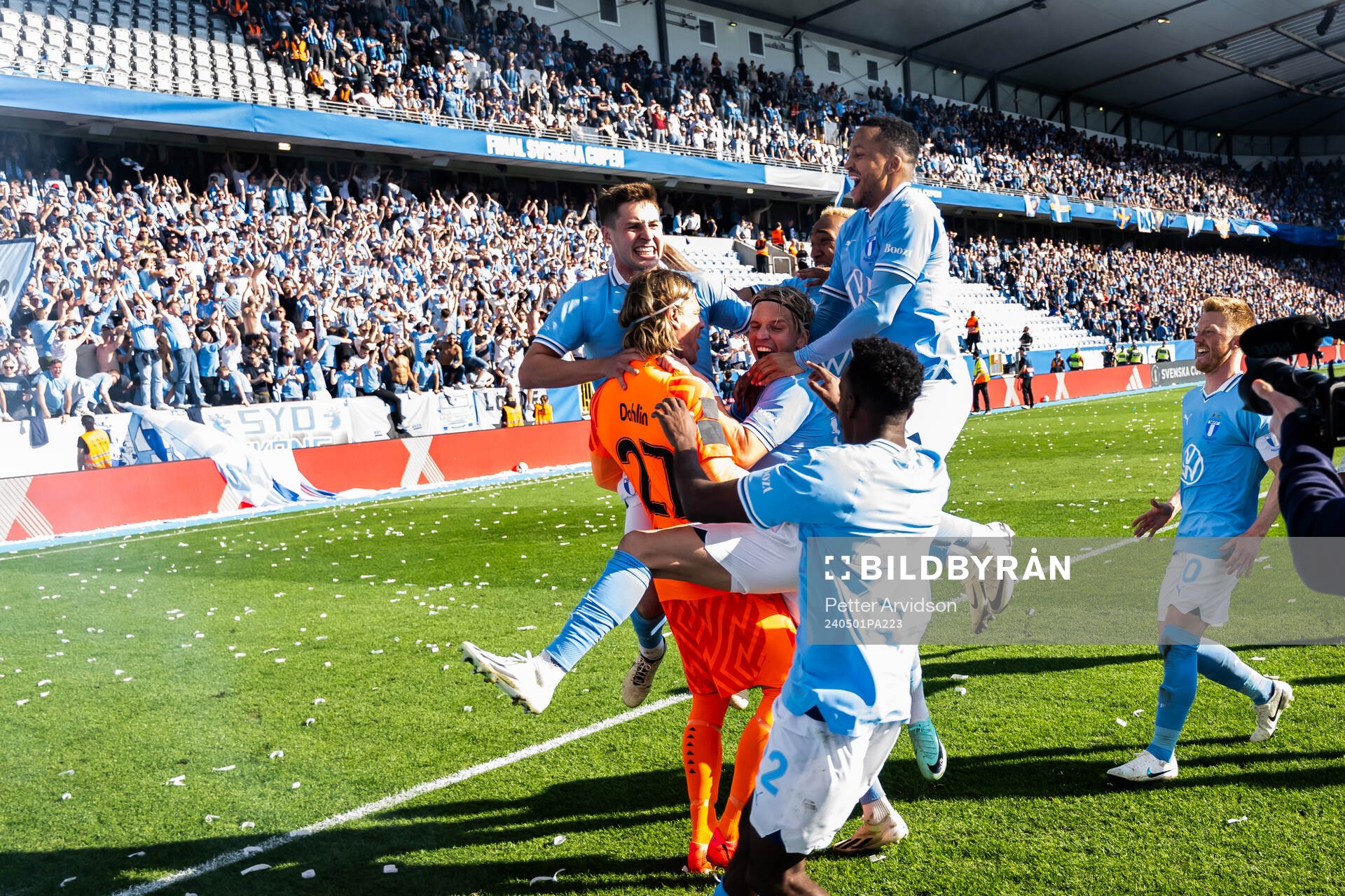 Malmö FFs Lasse Berg Johnsen, målvakt Johan Dahlin, Jens