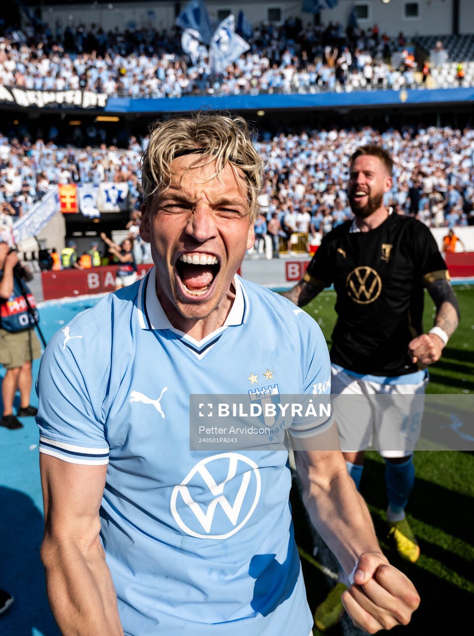 Malmö FFs Jens Stryger Larsen jublar