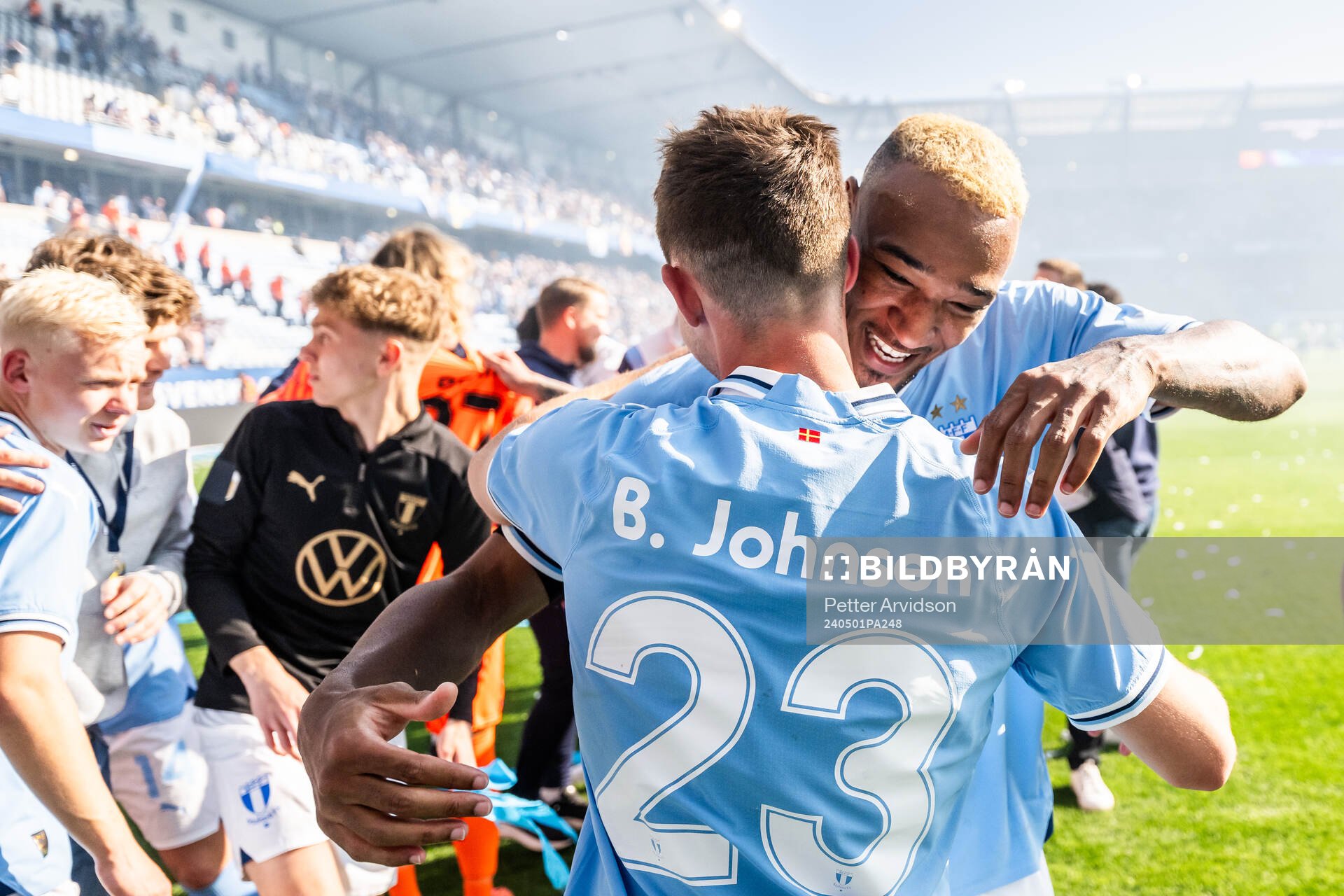 Malmö FFs Lasse Berg Johnsen och Derek Cornelius jublar