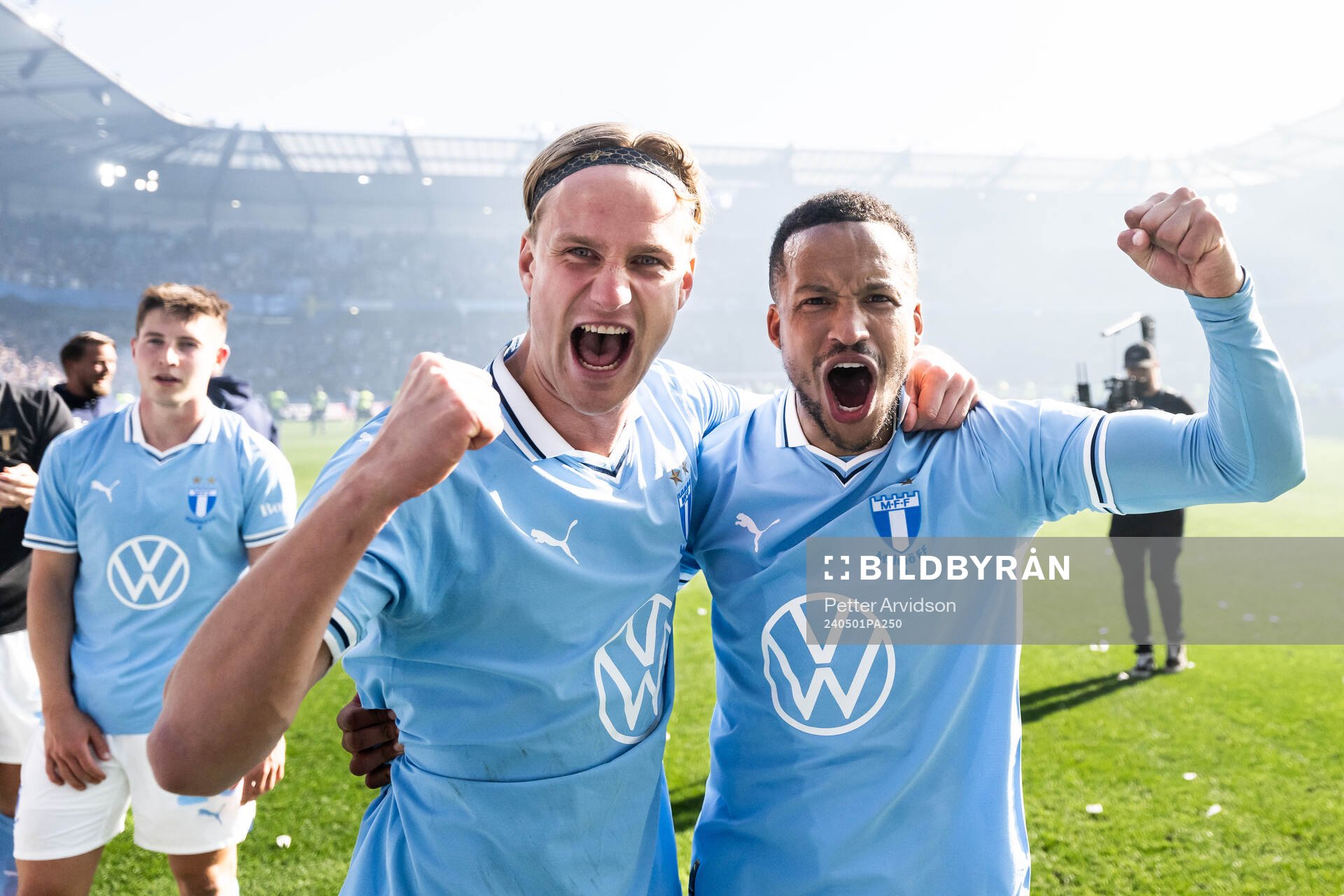 Malmö FFs Erik Botheim och Martin Olsson jublar