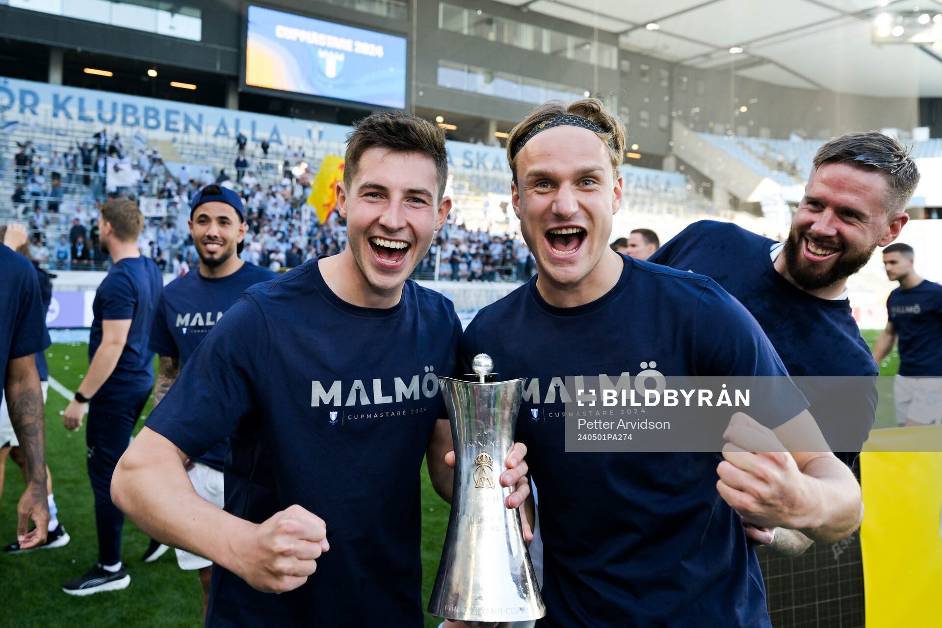 Malmö FFs Lasse Berg Johnsen och Erik Botheim jublar med