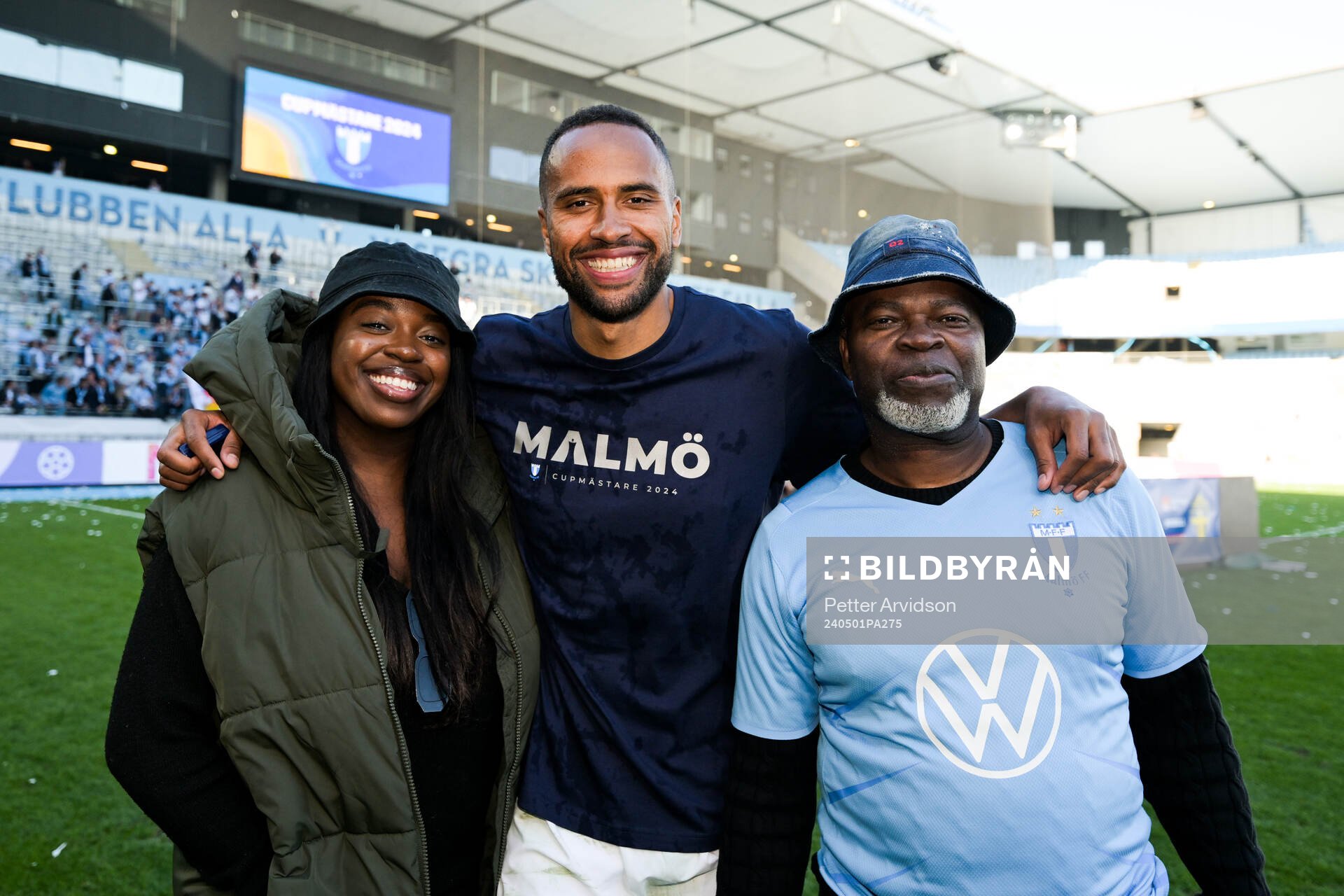 Malmö FFs Isaac Kiese Thelin med familj