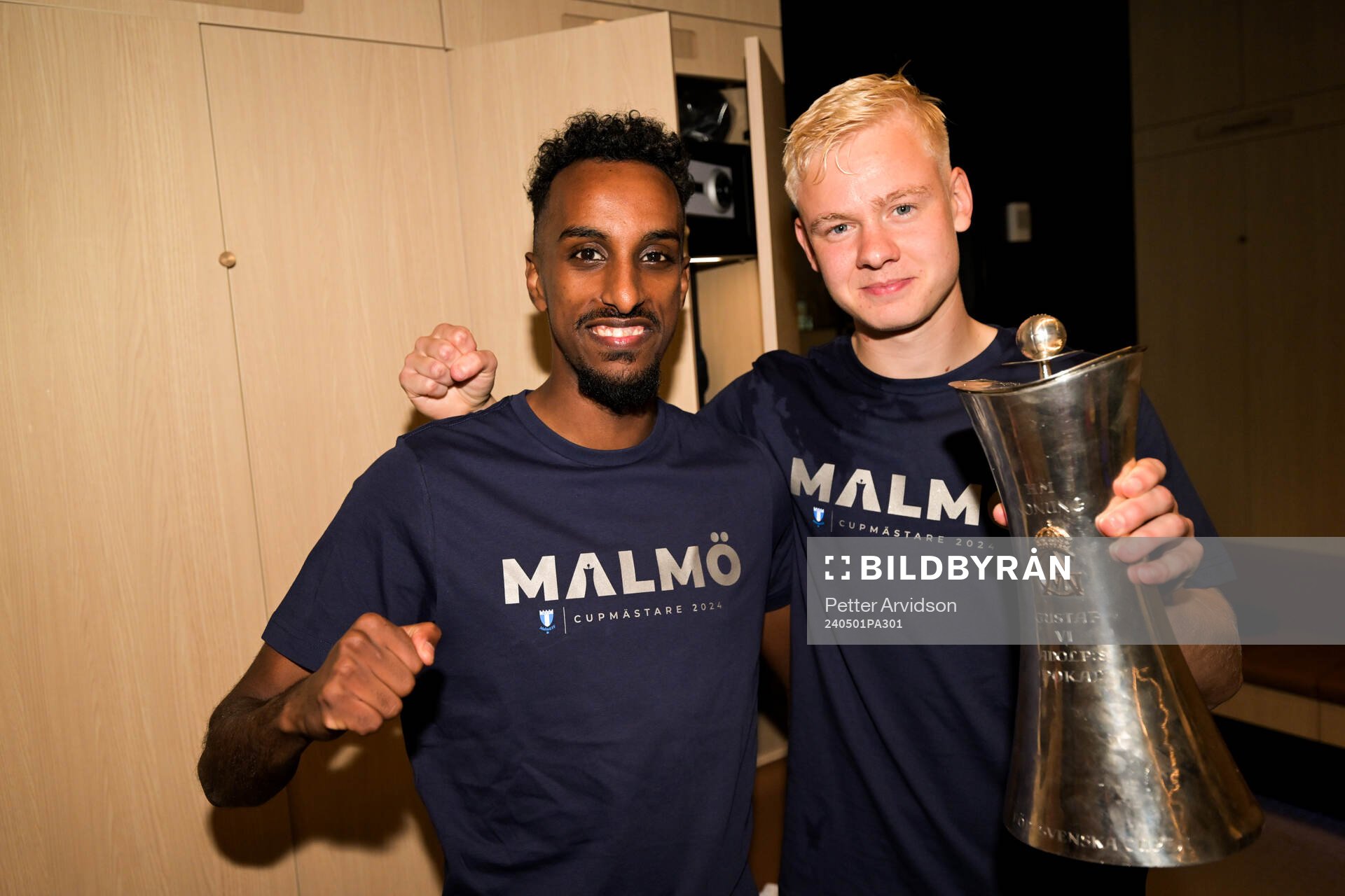 Malmö FFs Taha Abdi Ali och Otto Rosengren poserar med