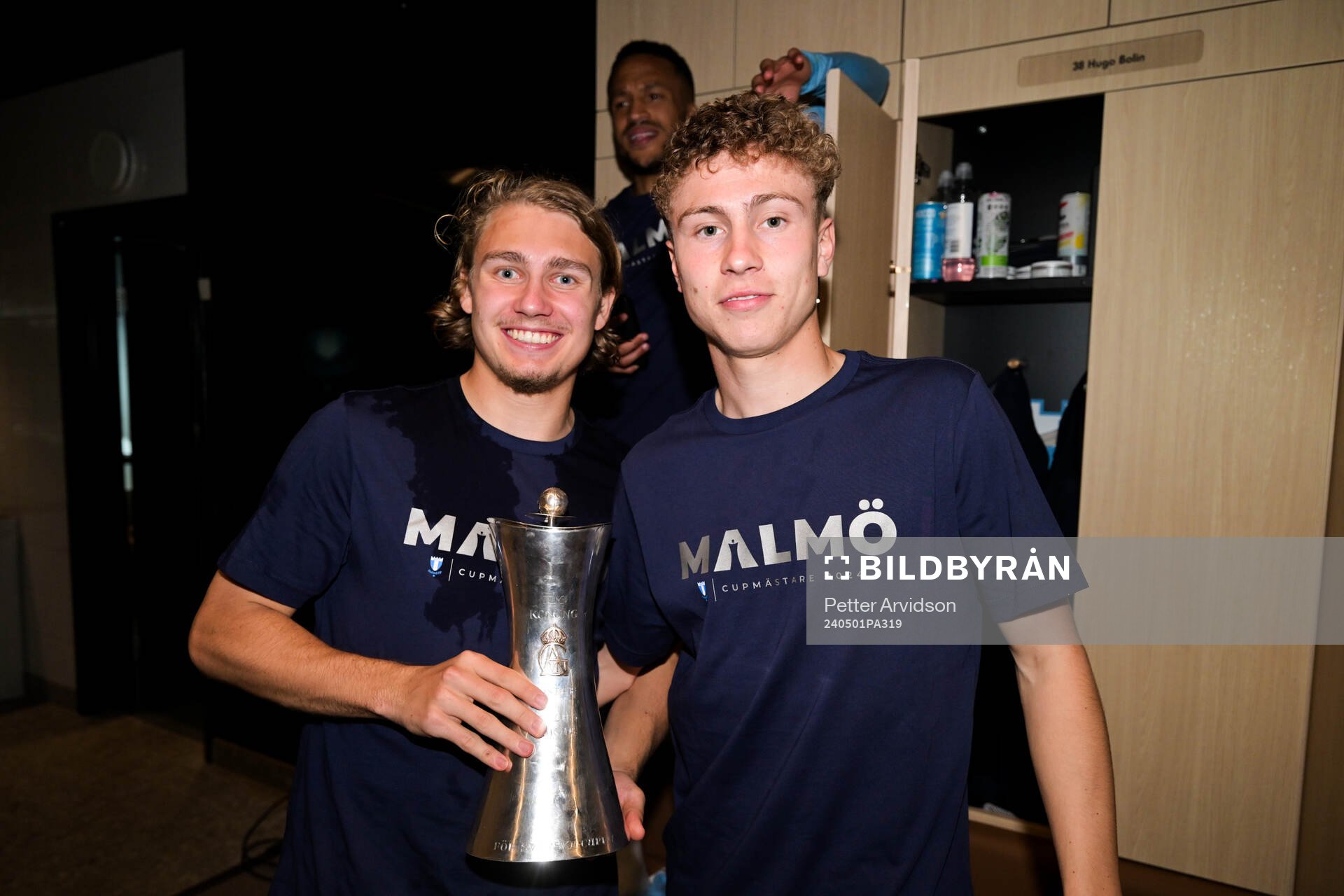 Malmö FFs Sebastian Nanasi och Hugo Bolin poserar med