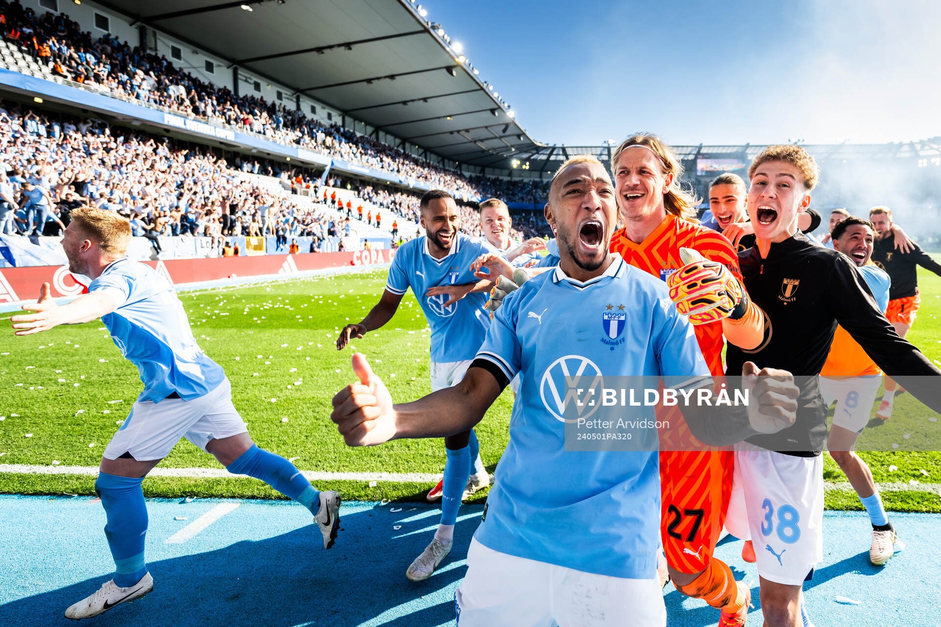 Malmö FFs Derek Cornelius, målvakt Johan Dahlin och Hugo