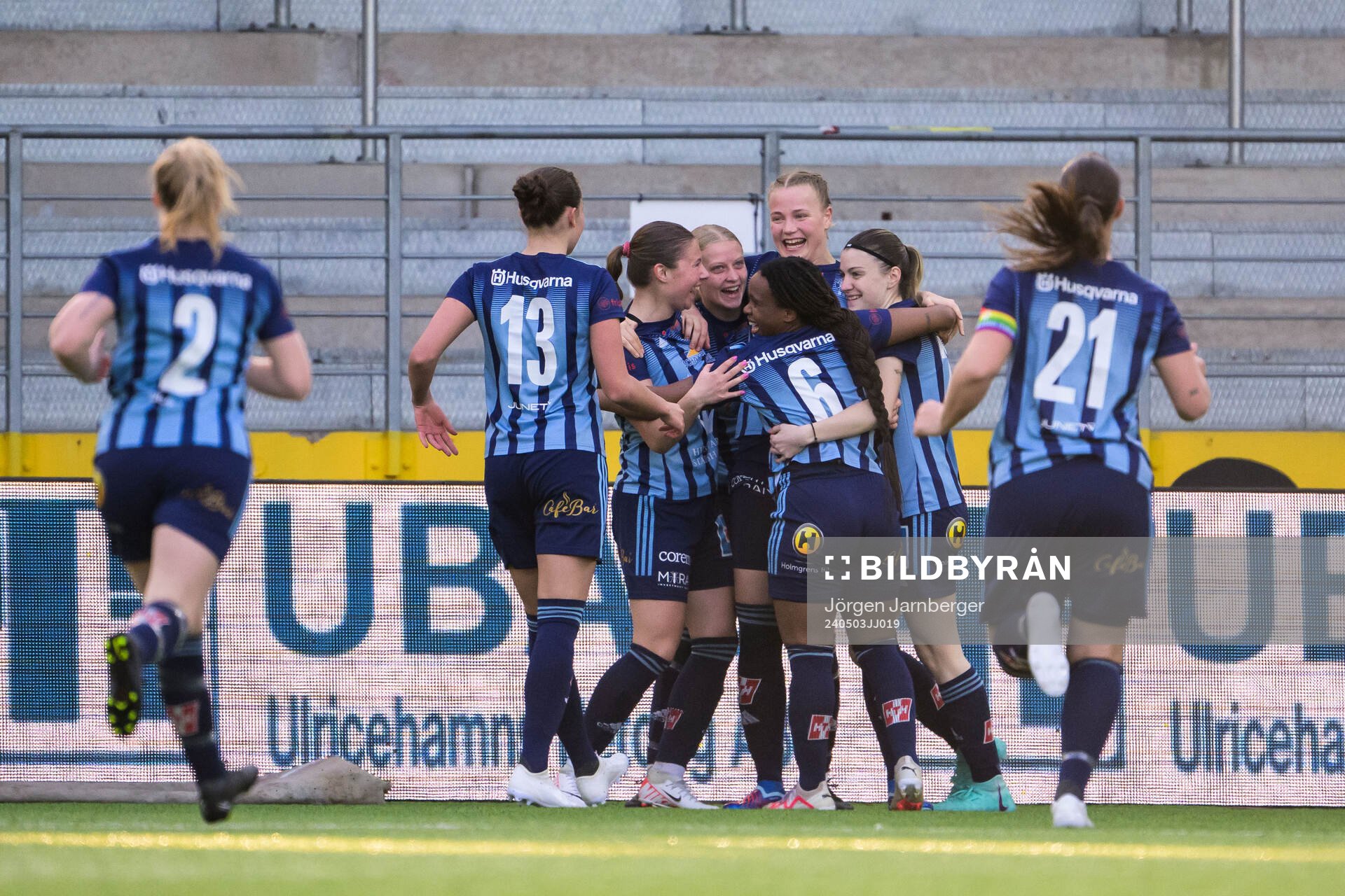 Husqvarna spelare jublar efter 0-1 under fotbollsmatchen i Division 1 Mellersta mellan Elfsborg och Husqvarna den 3 maj 2024 i Borås.