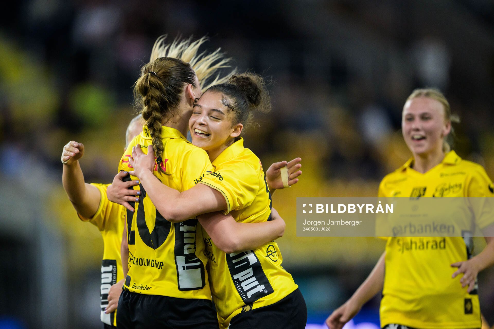 Elfsborgs Jennifer Brinck och Stina Jensen jublar