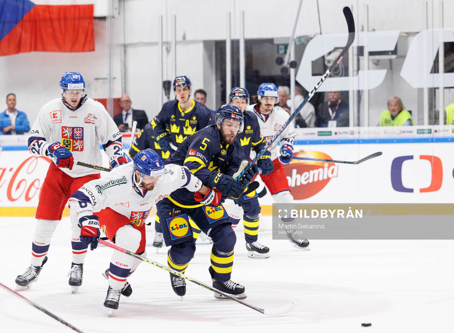 Michal Kempný of Czech Republic and Oscar Fantenberg of
