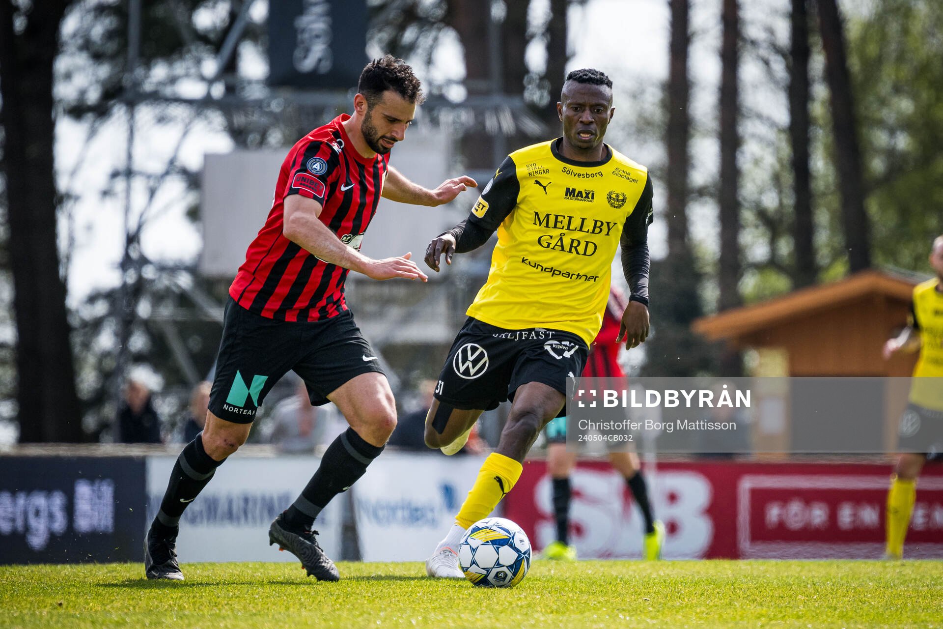 Brommapojkarnas André Calisir och Mjällbys Silas Nwankwo