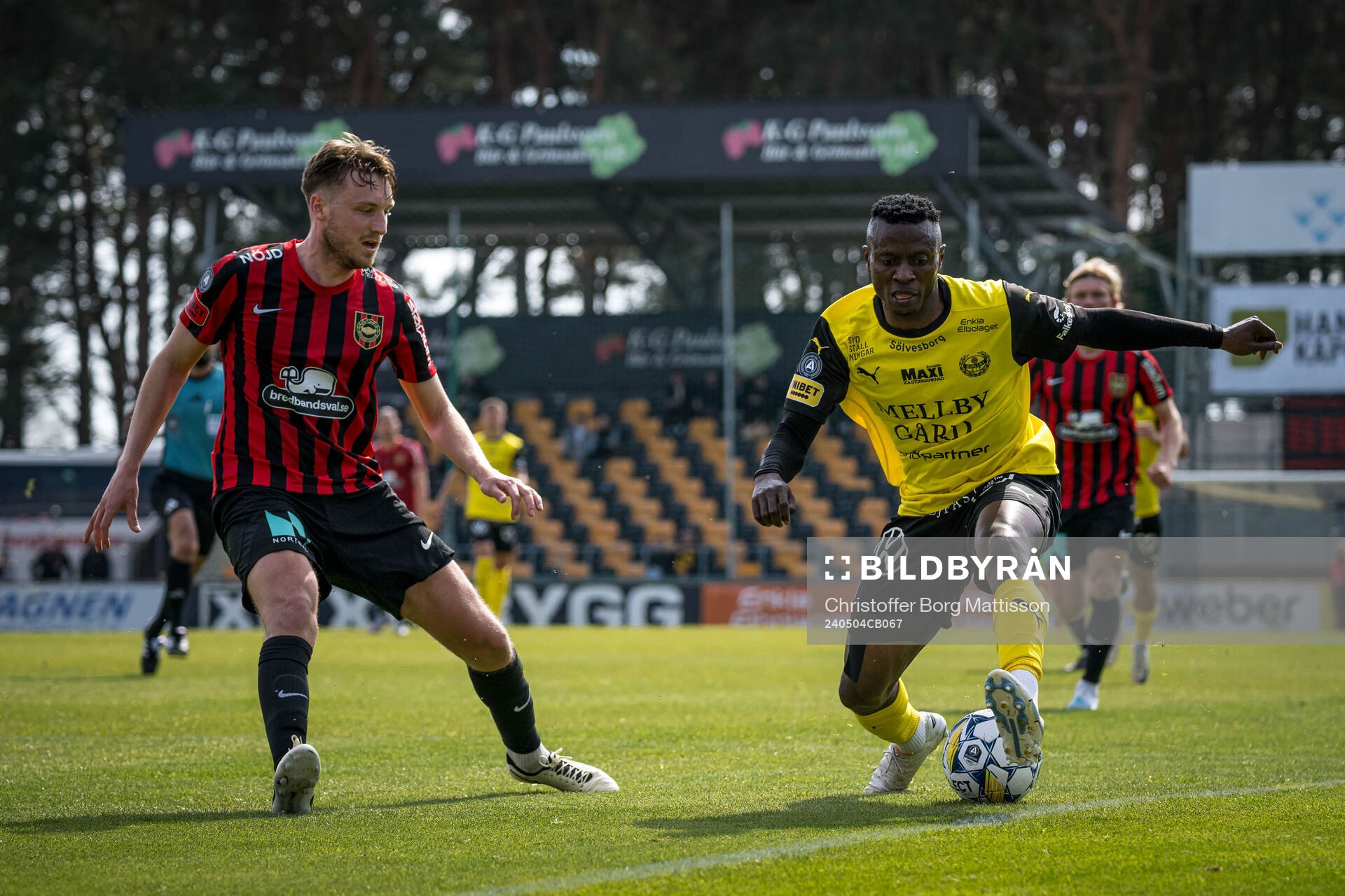 Brommapojkarnas Alexander Abrahamsson och Mjällbys Silas