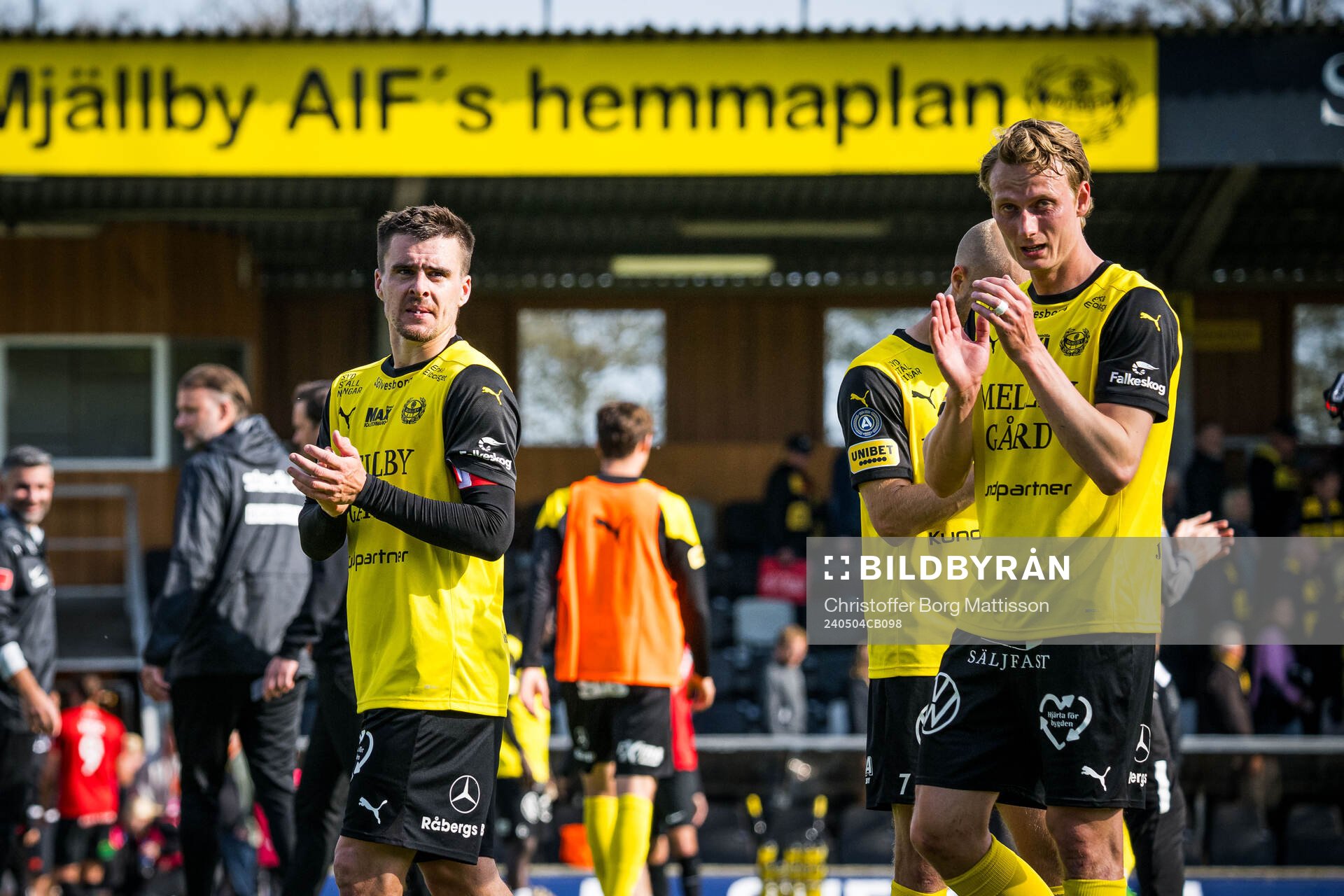 Mjällbys Jesper Gustavsson och Alexander Johansson deppar