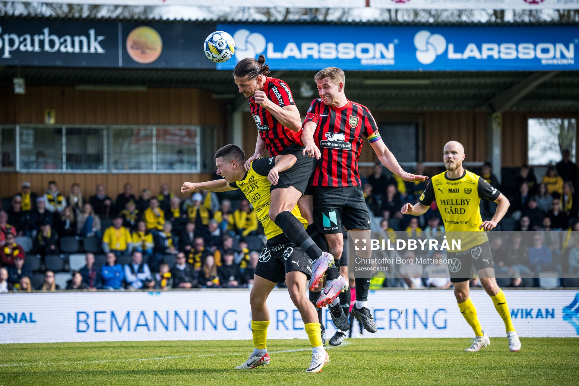 Mjällbys Nicklas Røjkjær och Brommapojkarnas Nikola