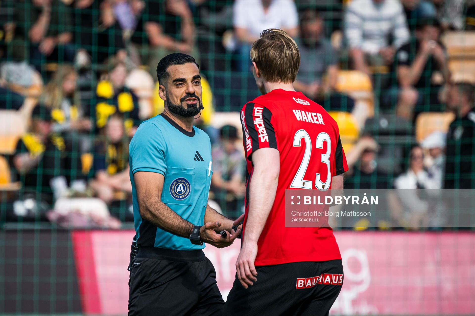 Domare Mohammed Al-Hakim och Brommapojkarnas Tim Waker