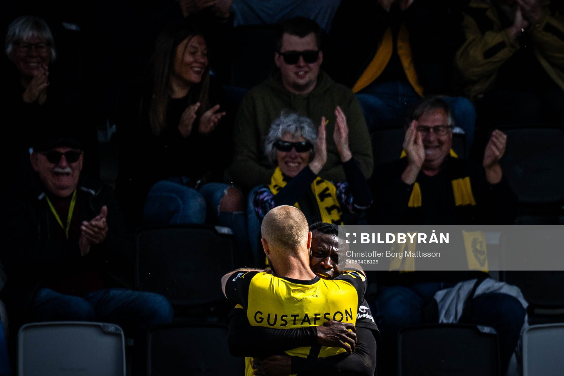 Mjällbys Silas Nwankwo och Viktor Gustafson jublar