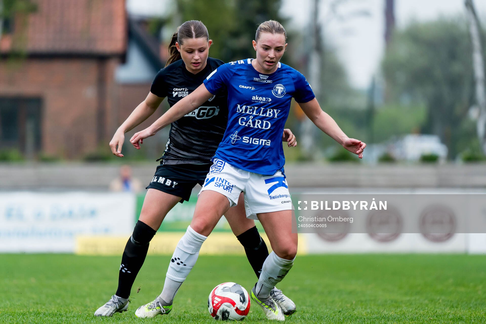 Trelleborgs Amanda Olsson och Växjö DFFs Emma Holmqvist